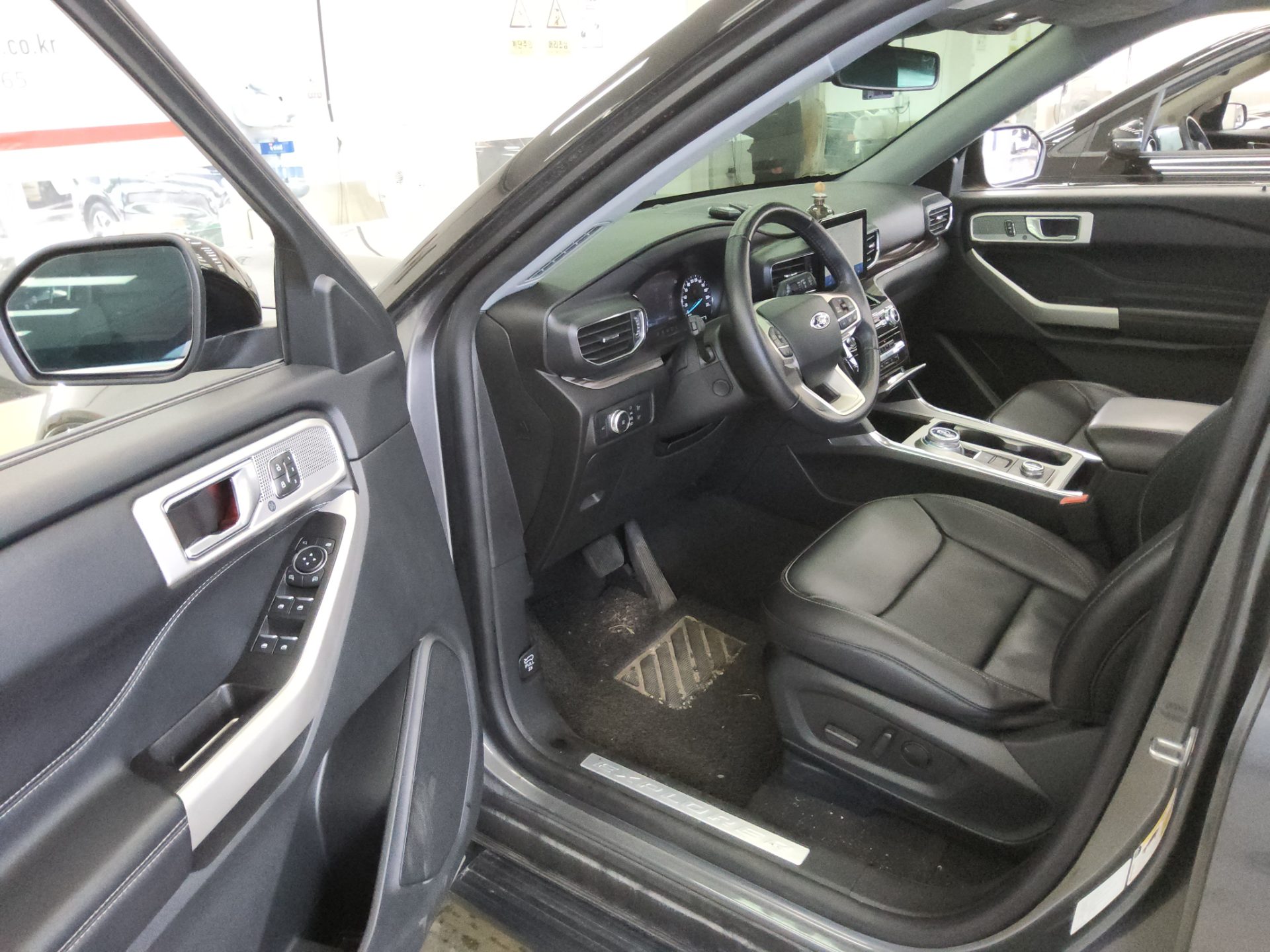 Ford Explorer 2022 — صورة 3