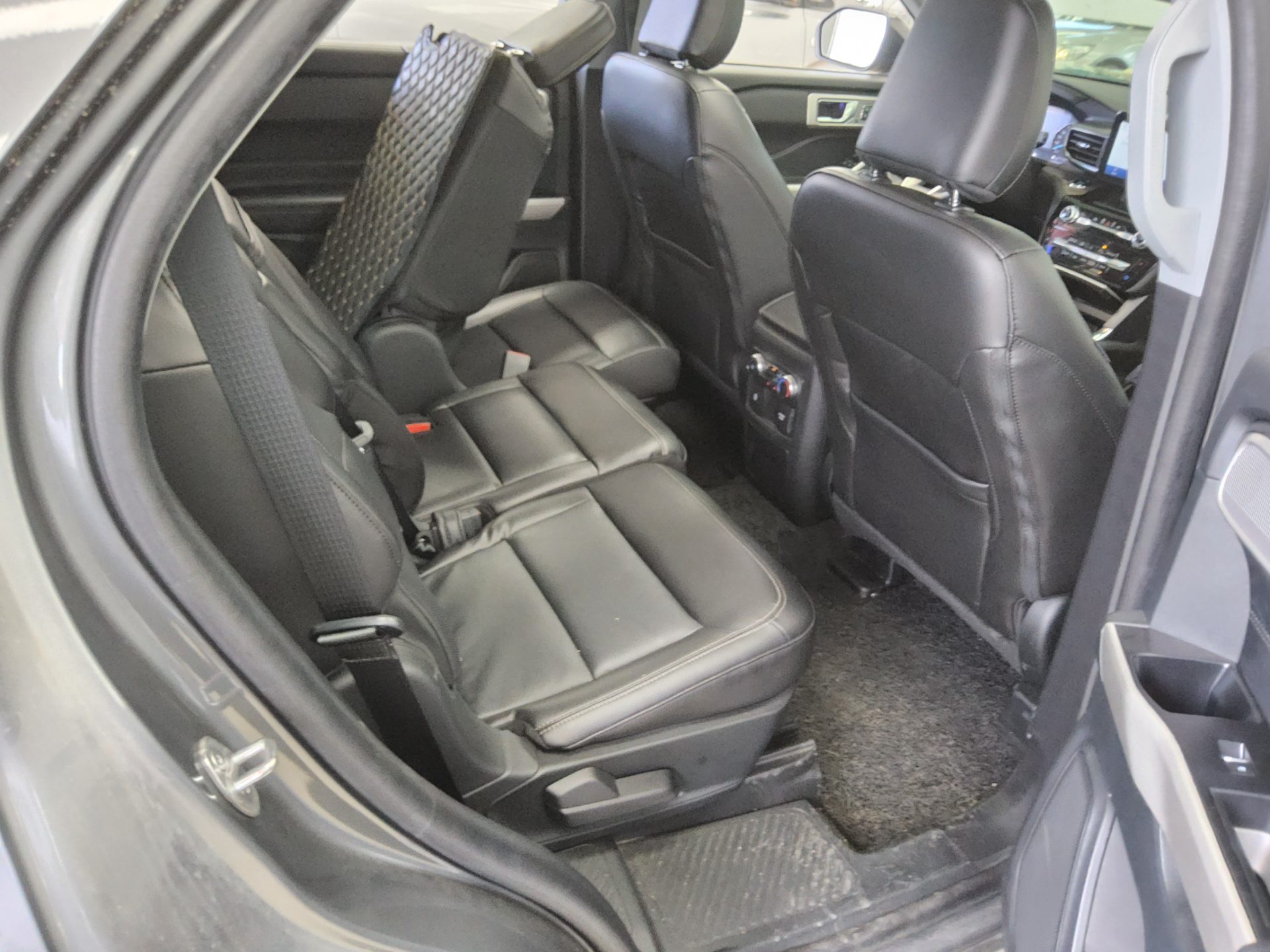 Ford Explorer 2022 — صورة 6