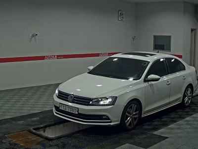 VOLKSWAGEN JETTA (6TH GEN) TDI BLUEMOTION