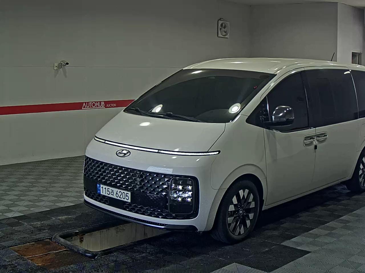 2022 - hyundai staria
