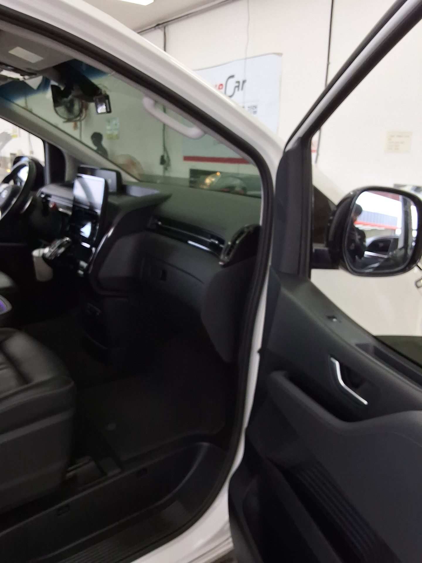 2022 - hyundai staria