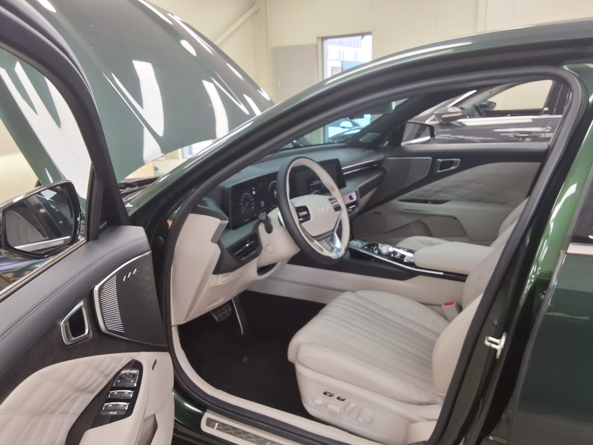 2022 - kia k8