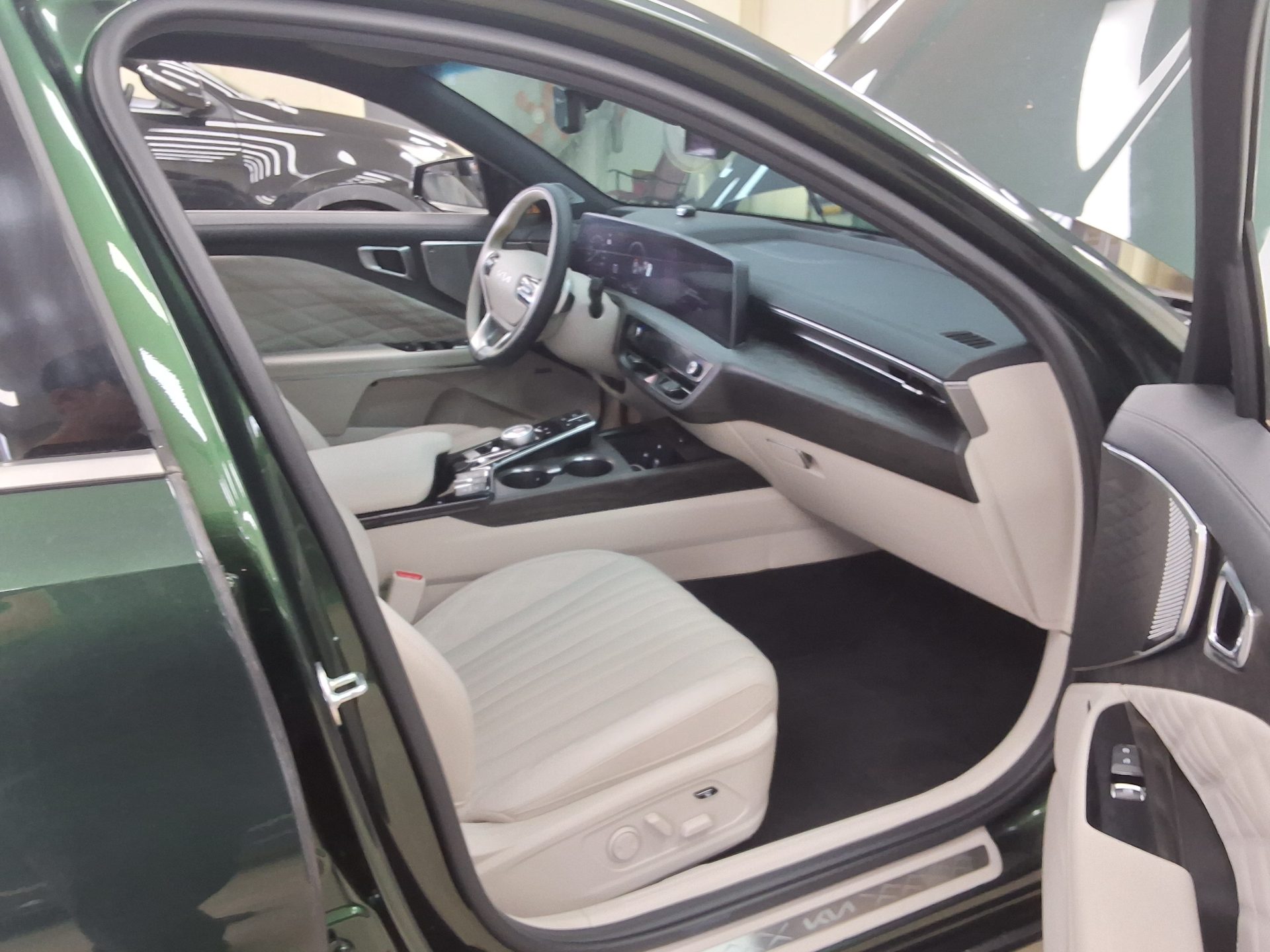 2022 - kia k8
