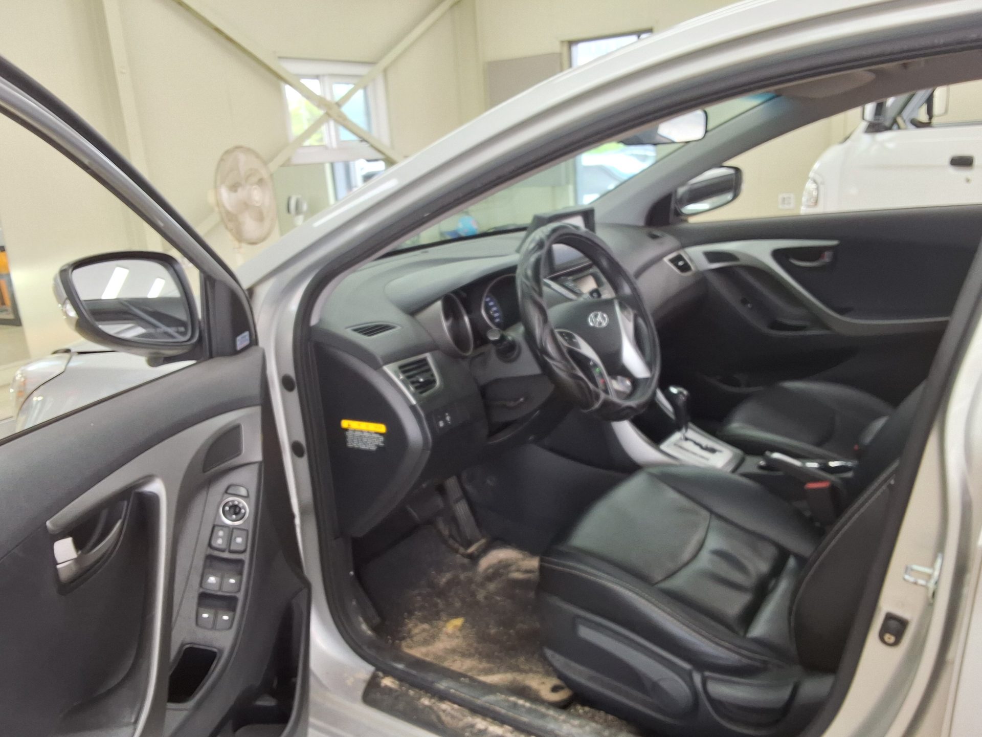 2012 - hyundai avante