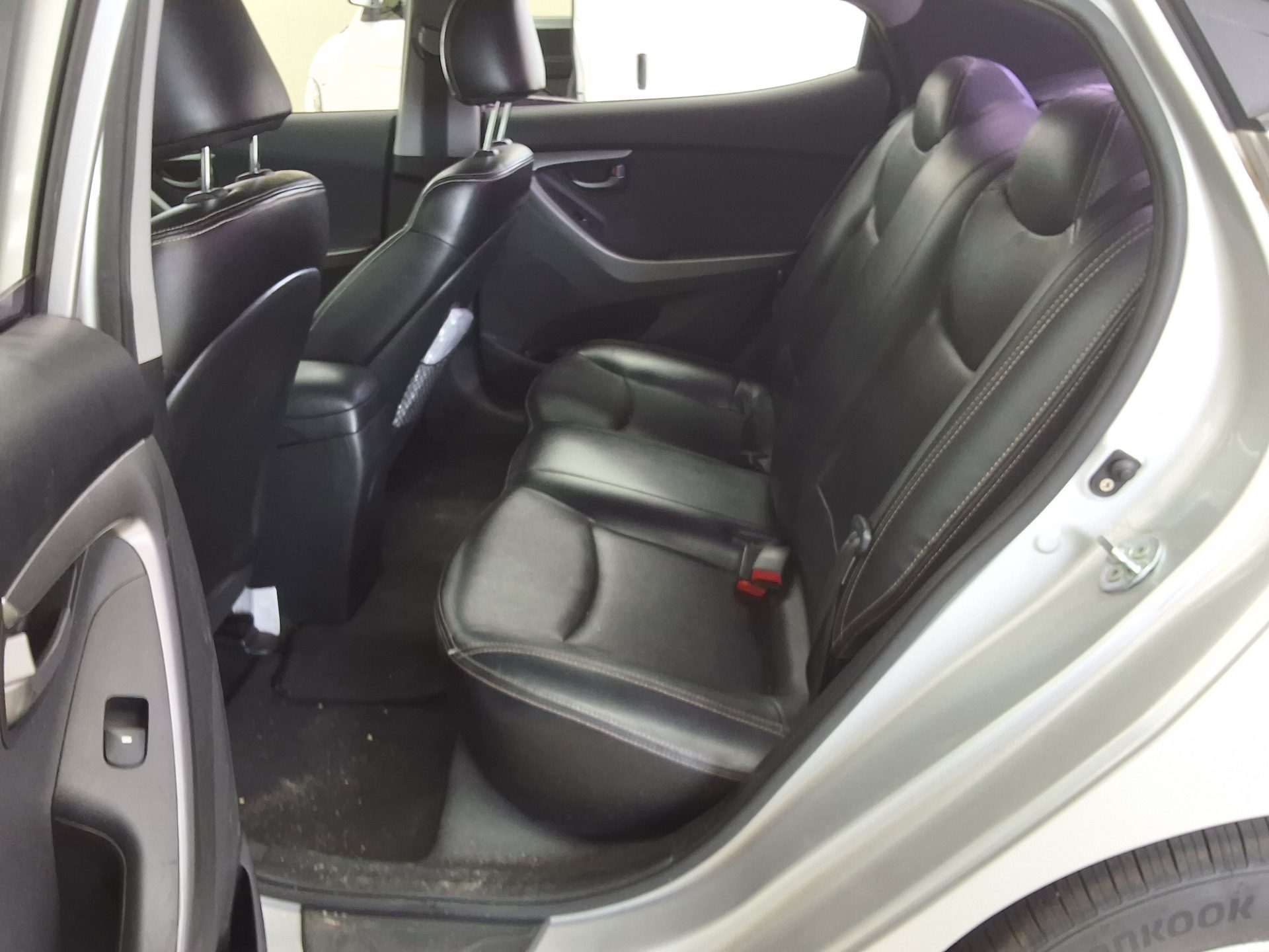 2012 - hyundai avante