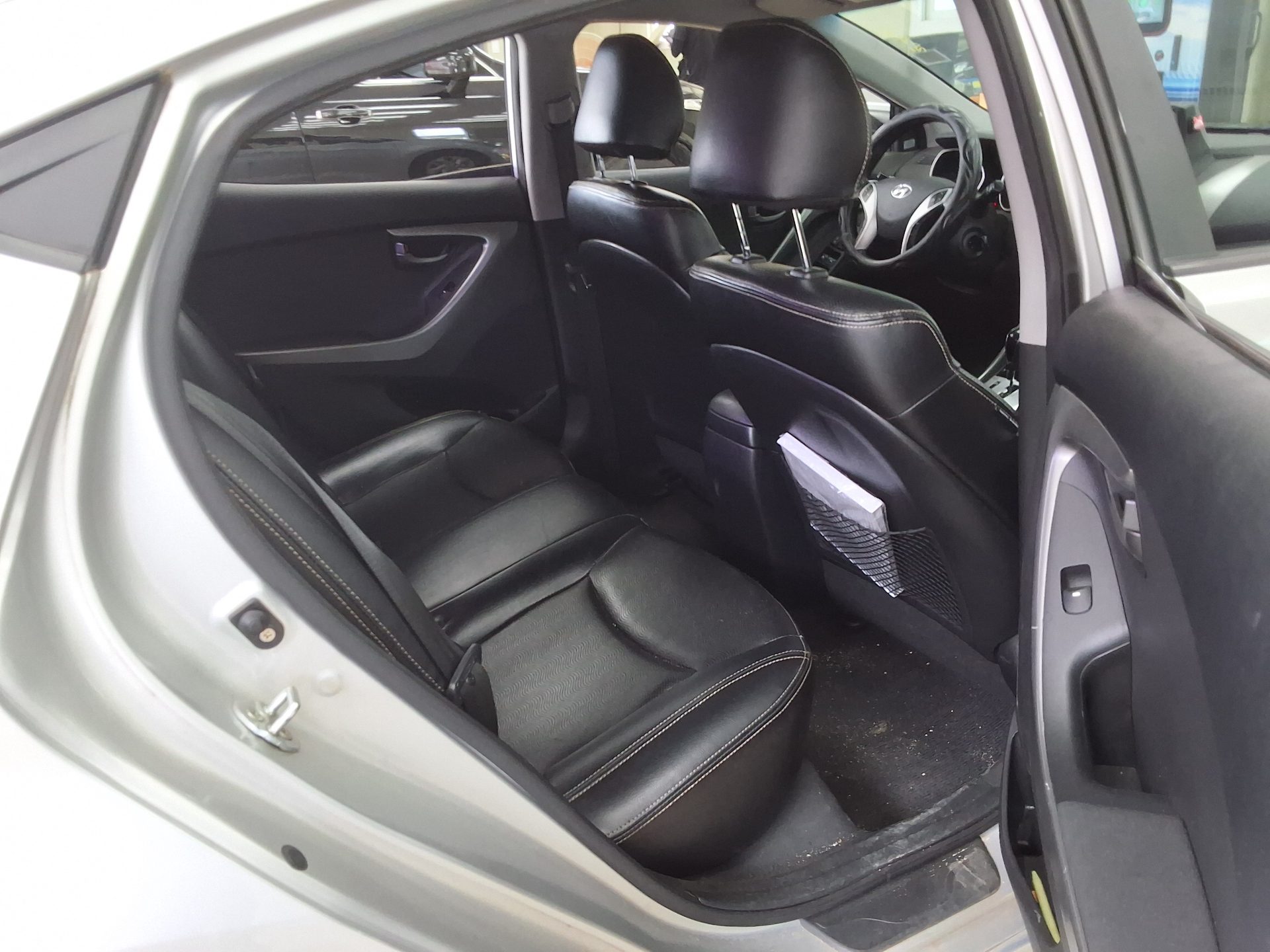 2012 - hyundai avante