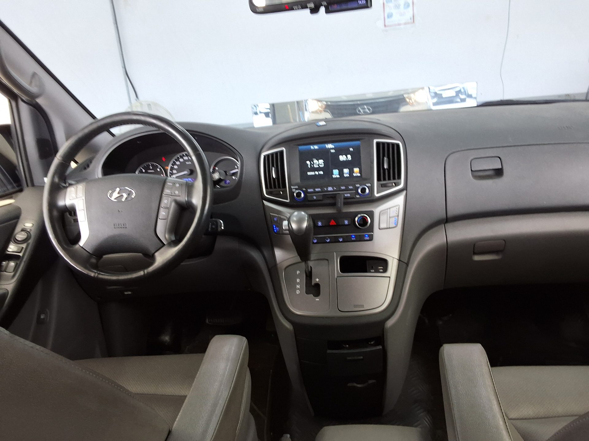 2019 - hyundai grand starex