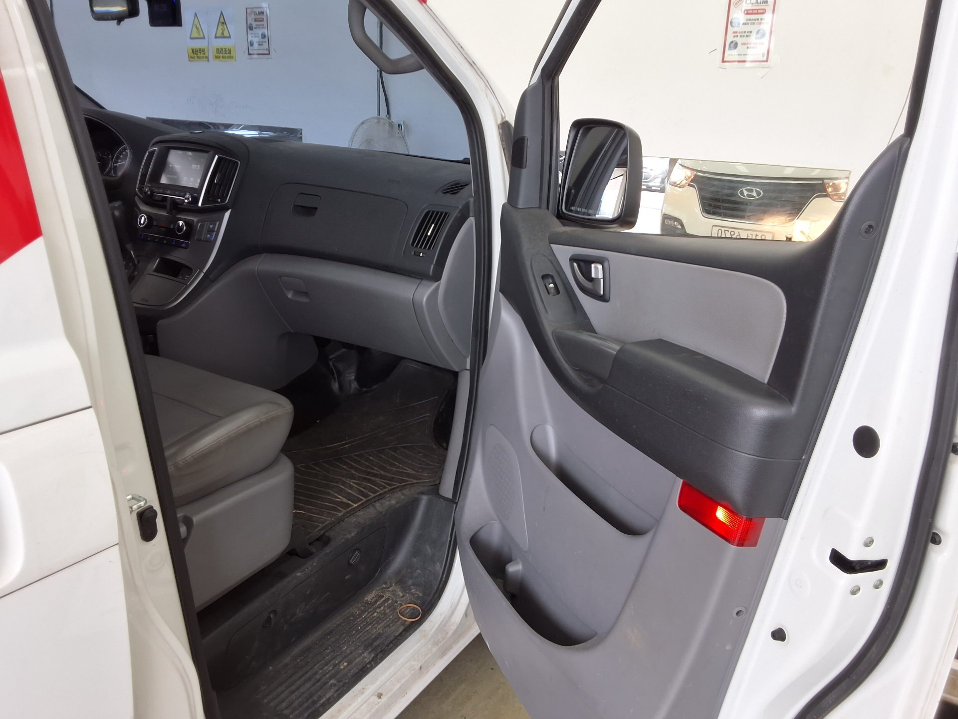 2019 - hyundai grand starex