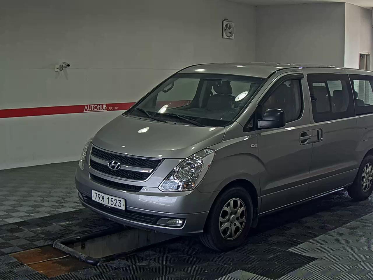 2011 - hyundai grand starex