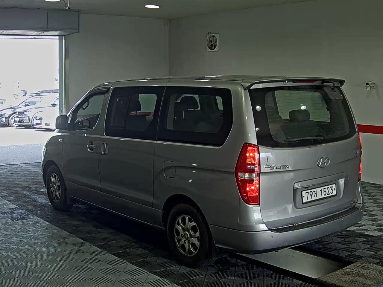2011 - hyundai grand starex