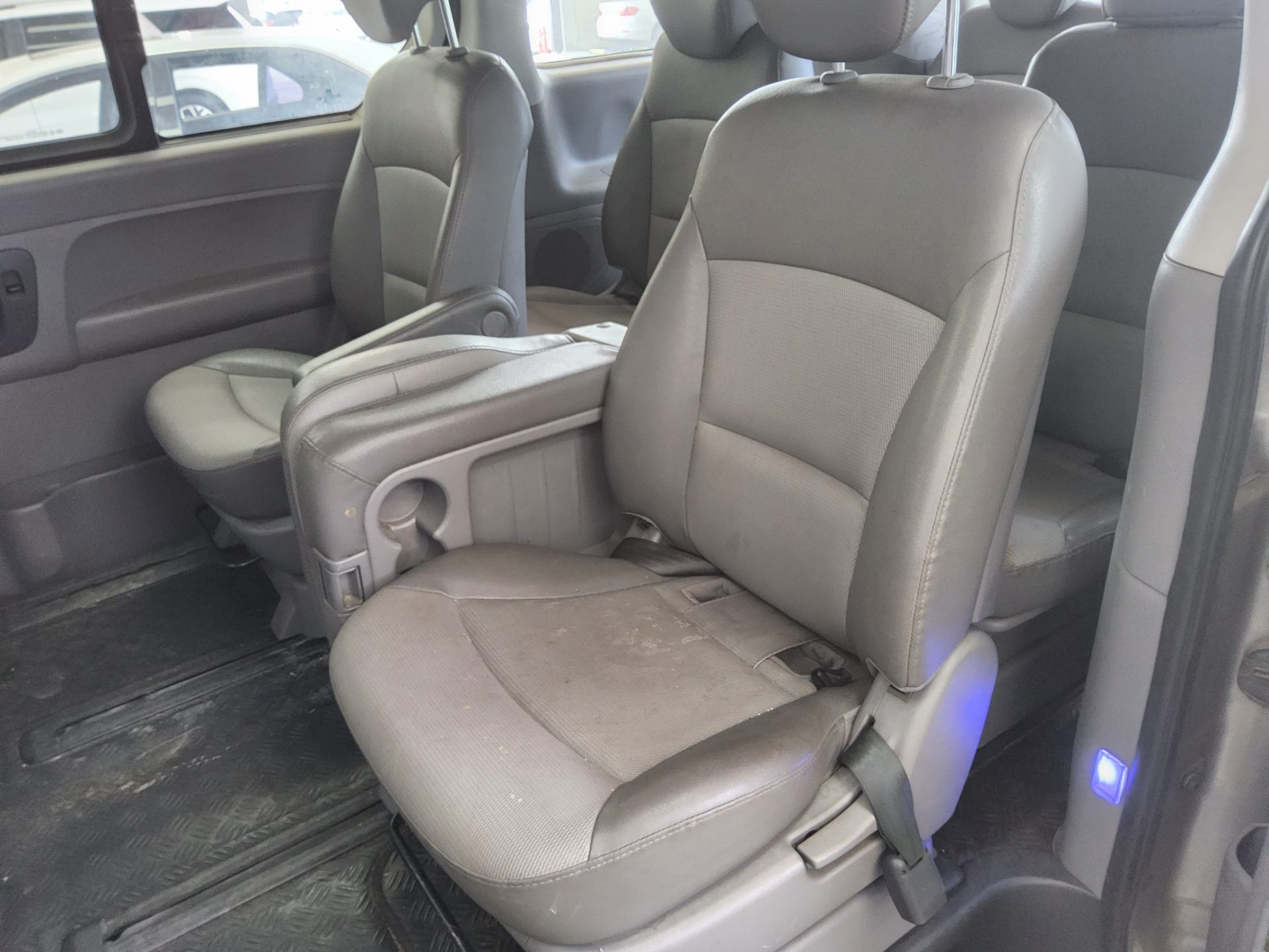 2011 - hyundai grand starex