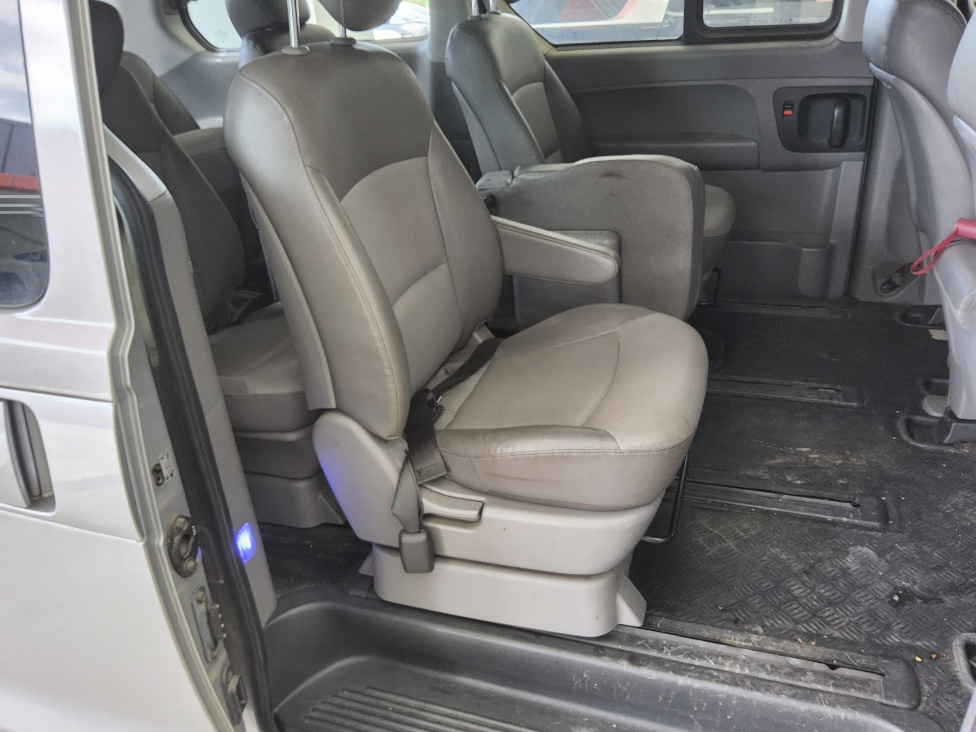 2011 - hyundai grand starex