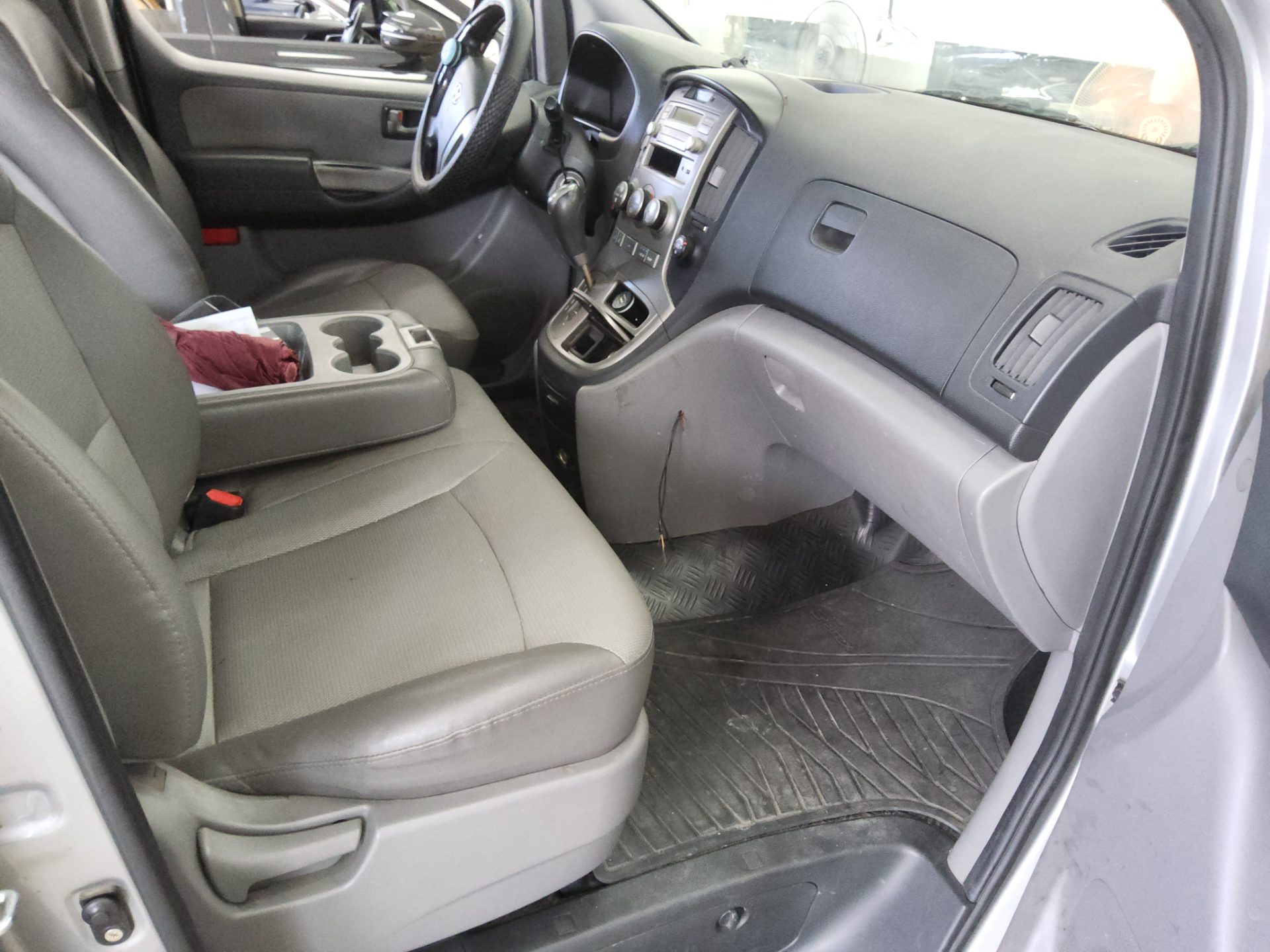 2011 - hyundai grand starex