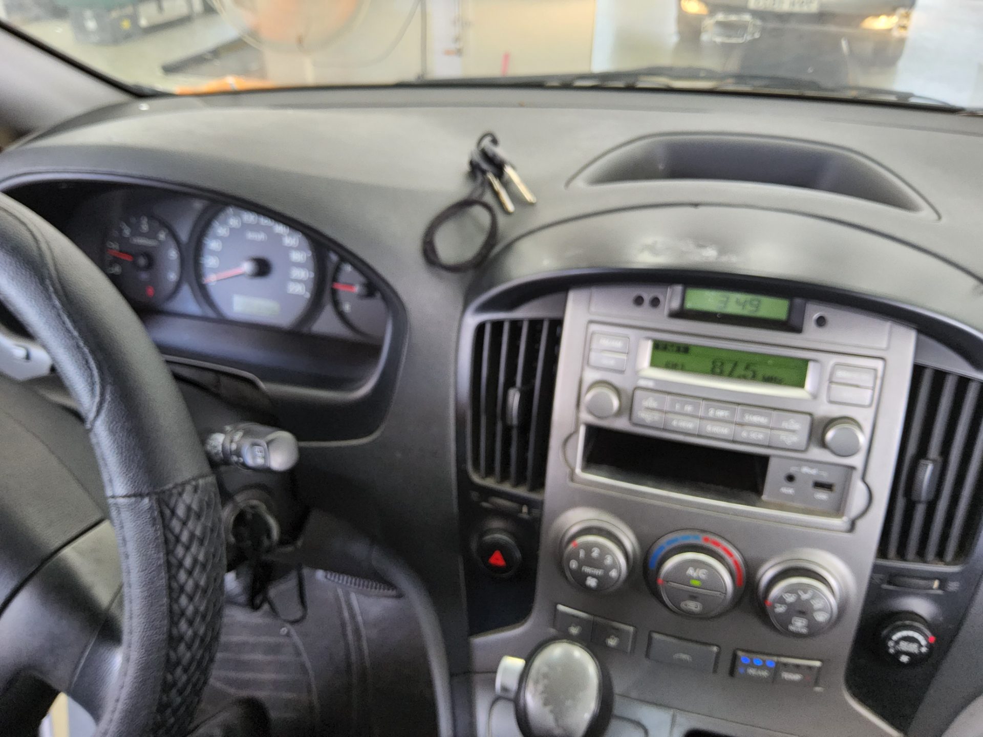 2011 - hyundai grand starex