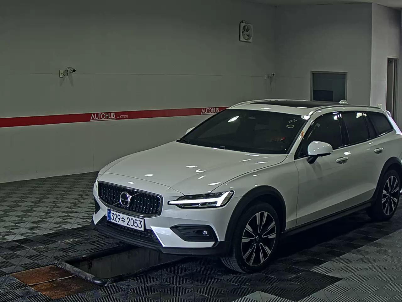 2023 - volvo v60