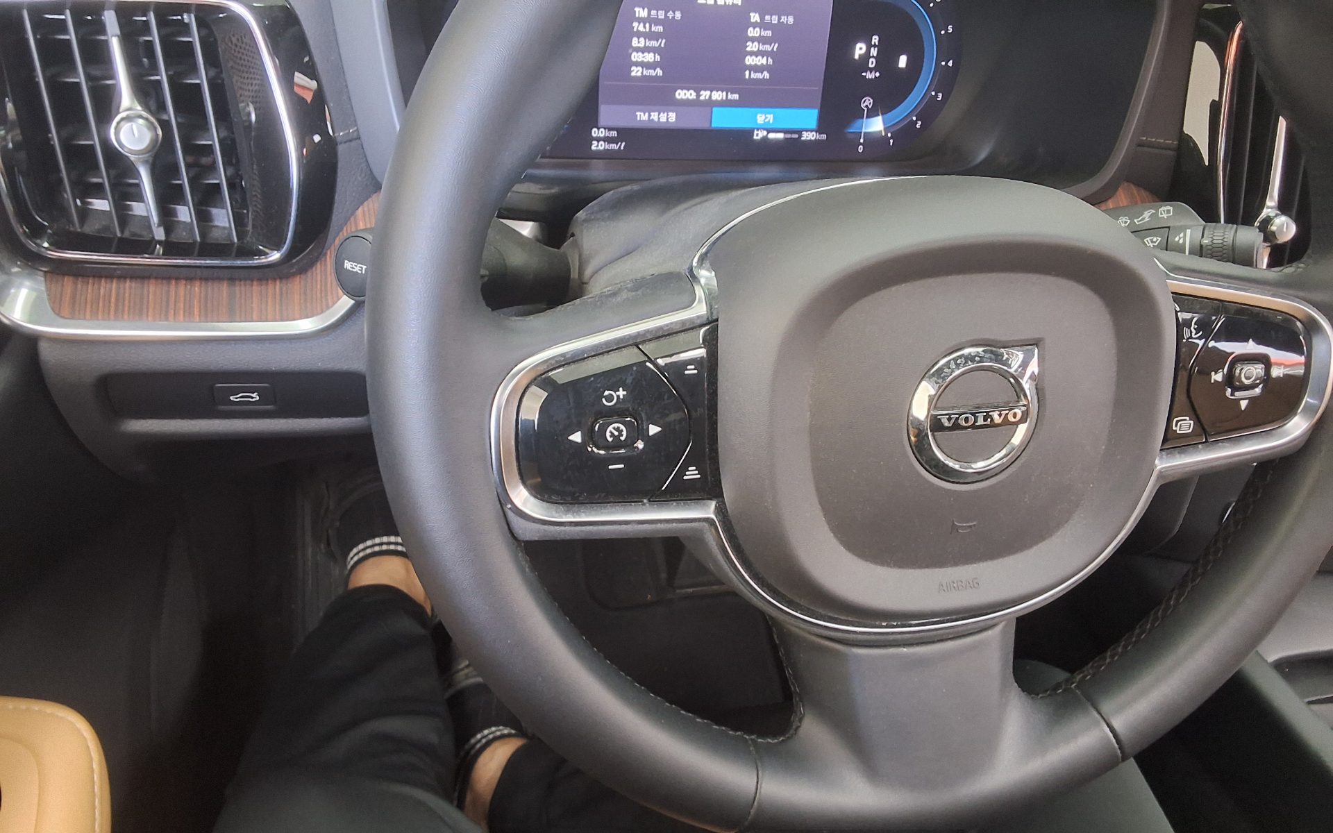 2023 - volvo v60