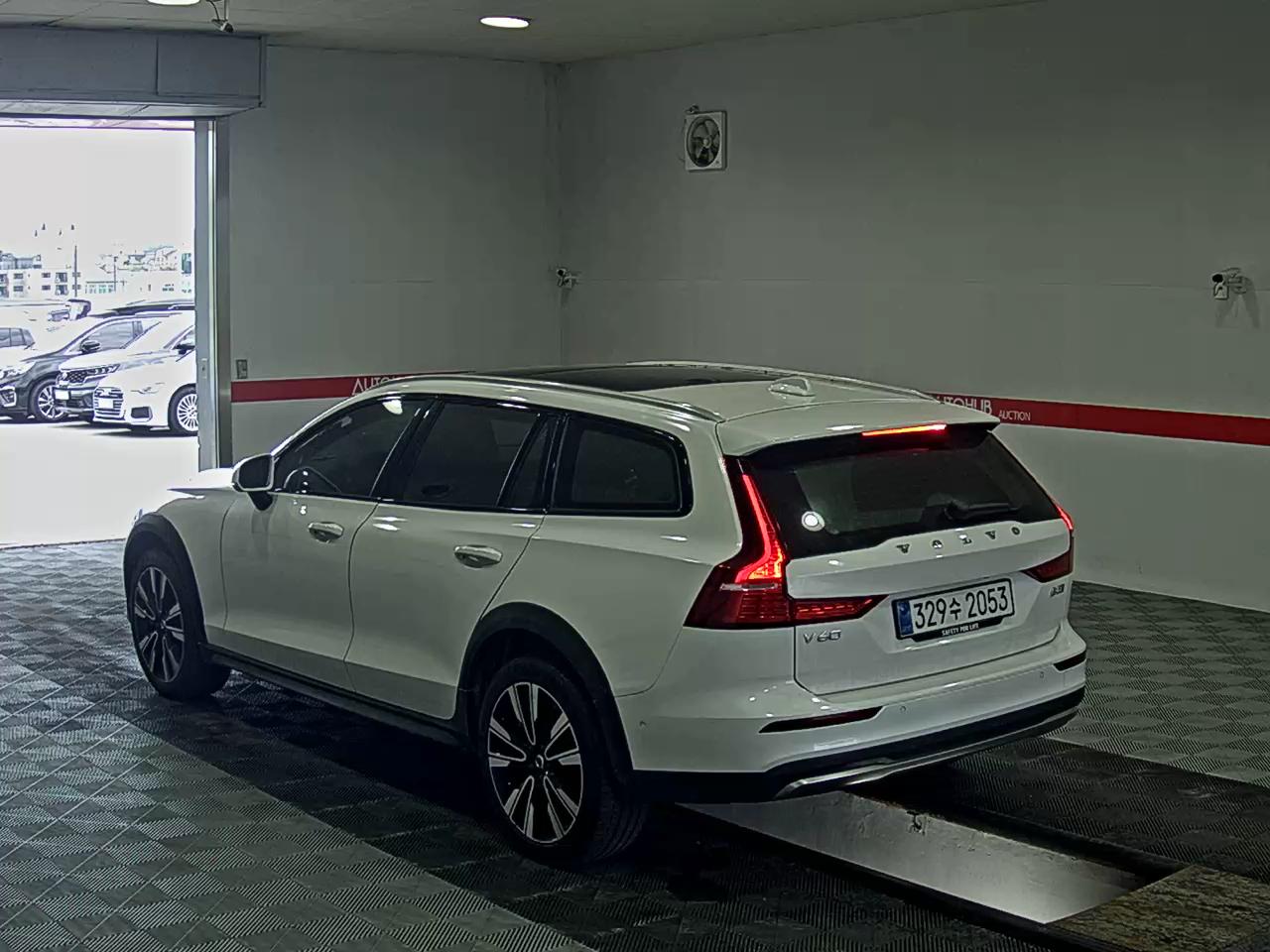 2023 - volvo v60