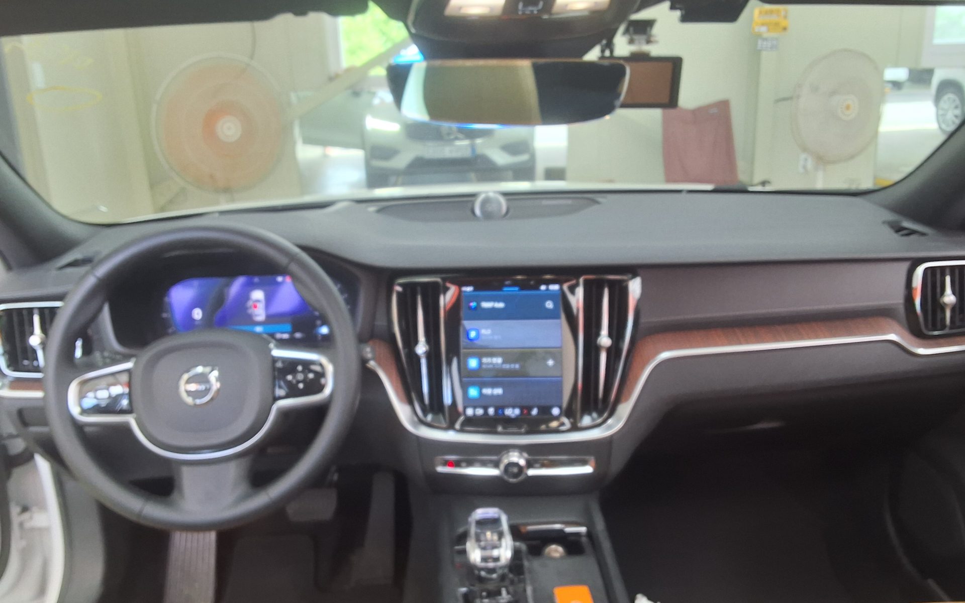 2023 - volvo v60
