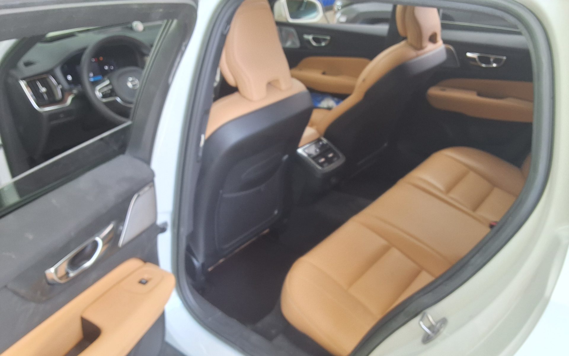 2023 - volvo v60