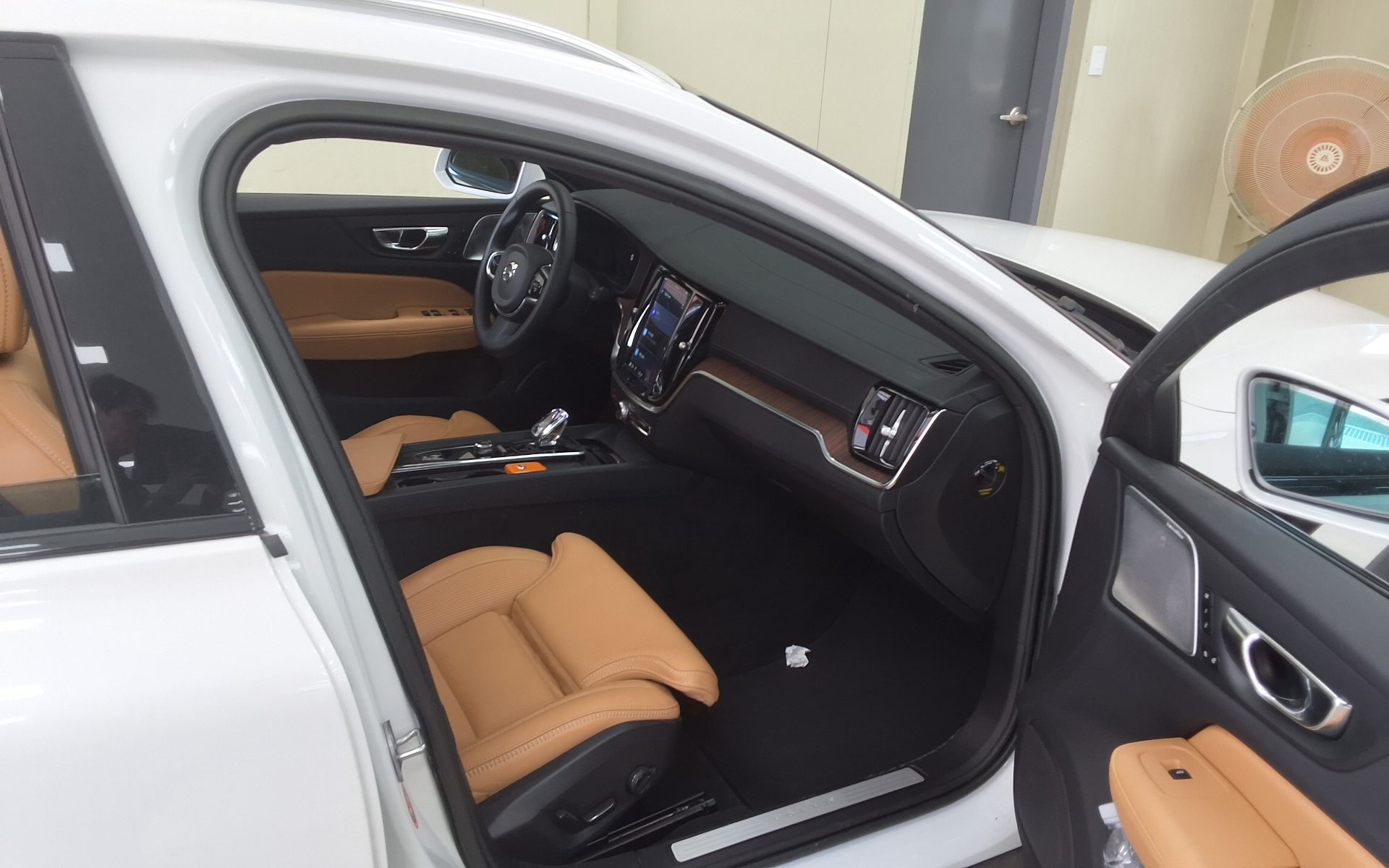 2023 - volvo v60