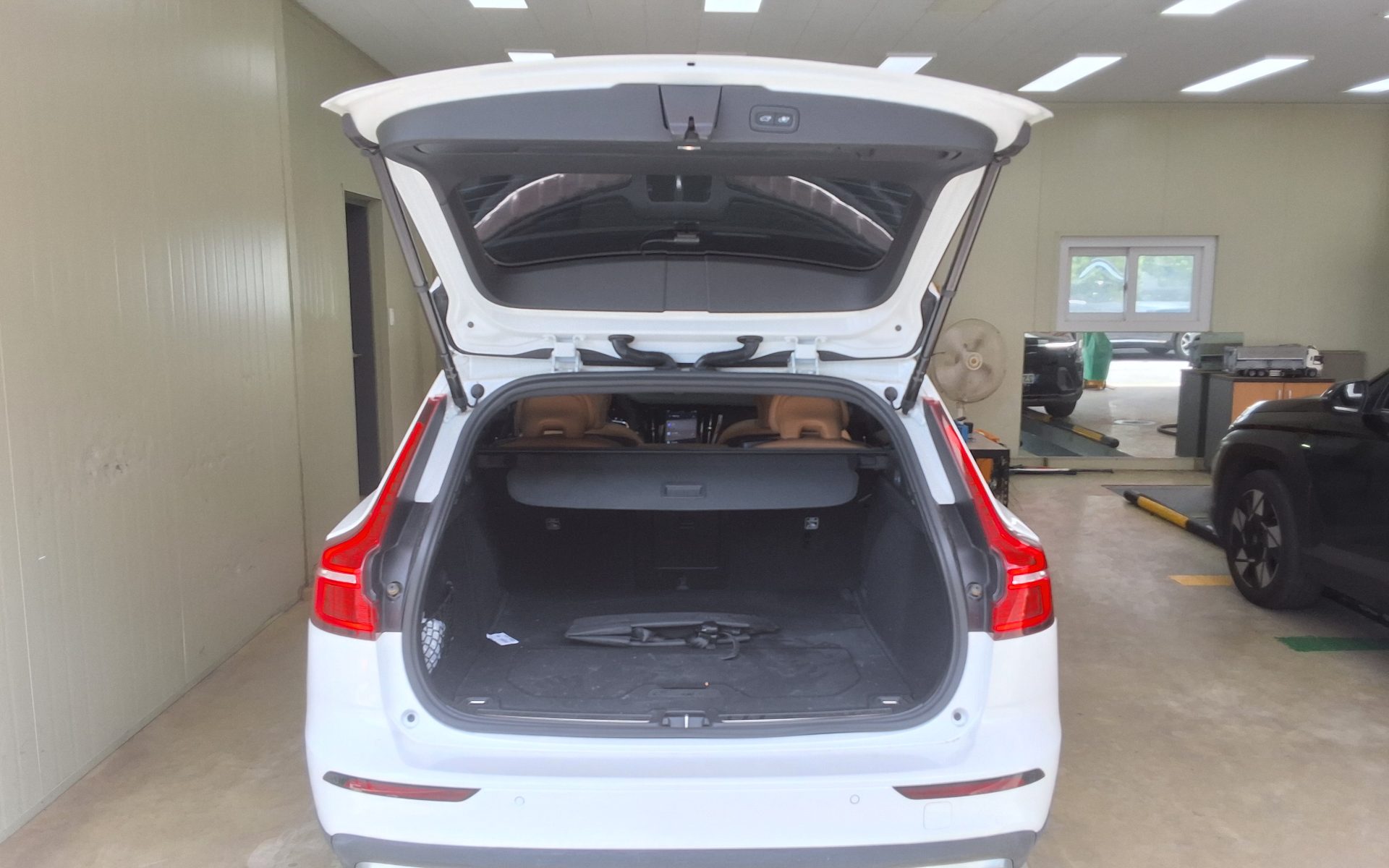 2023 - volvo v60