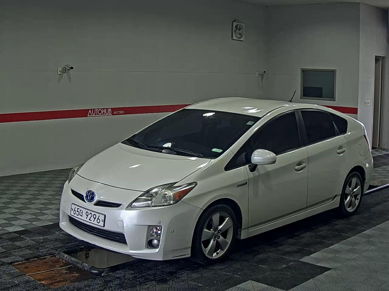 2011 - toyota prius