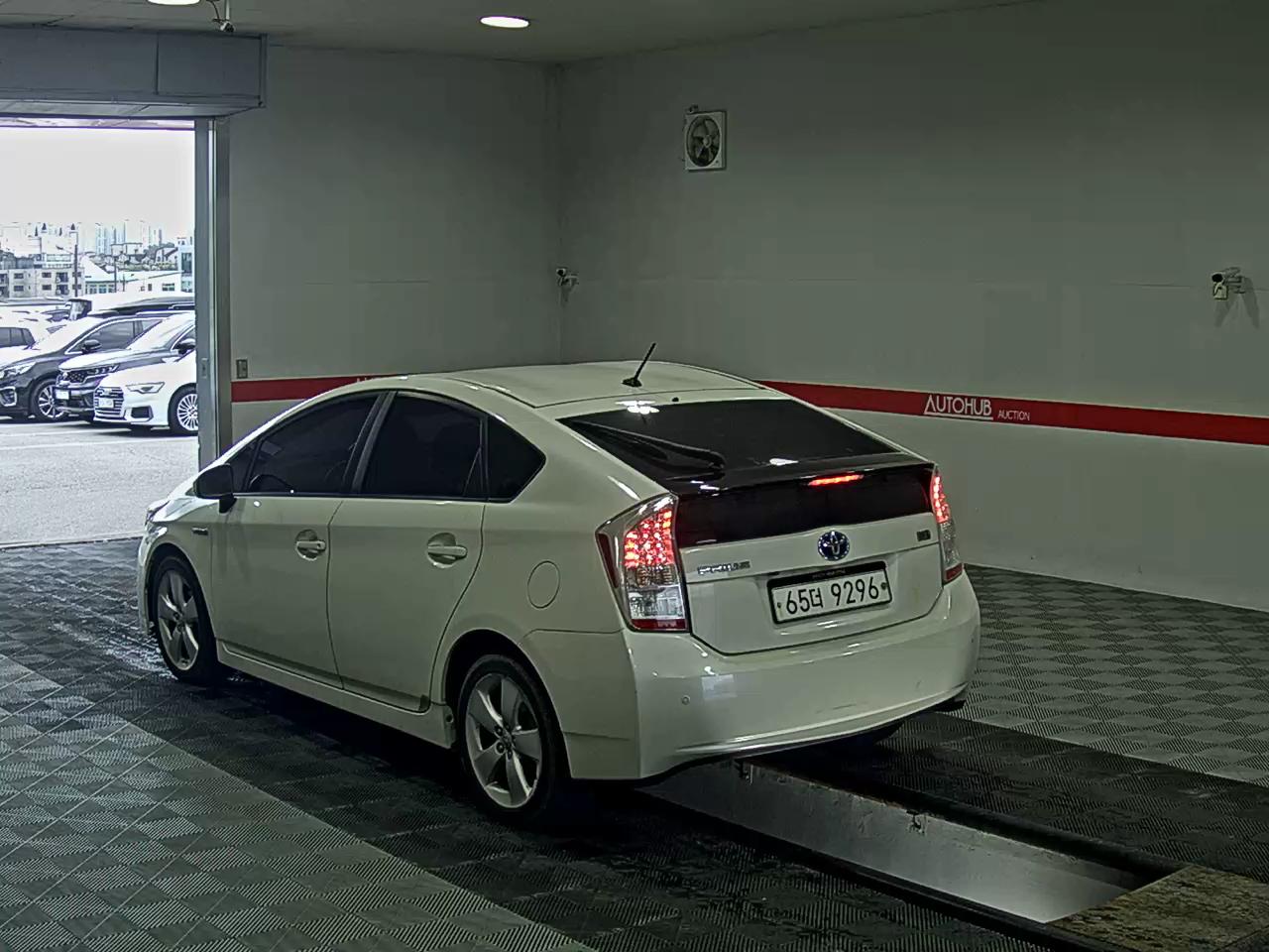 2011 - toyota prius