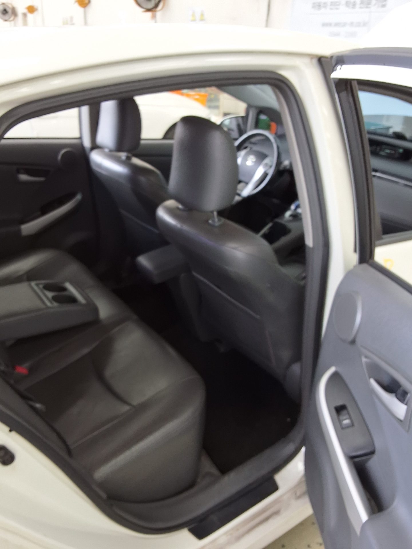 2011 - toyota prius