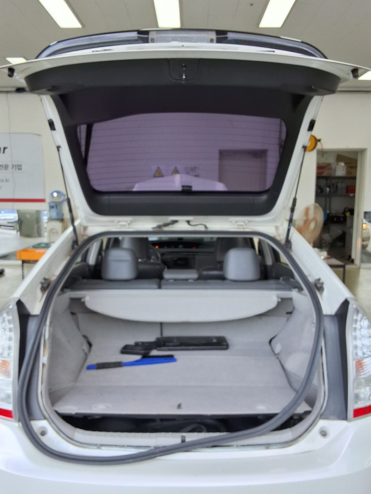 2011 - toyota prius