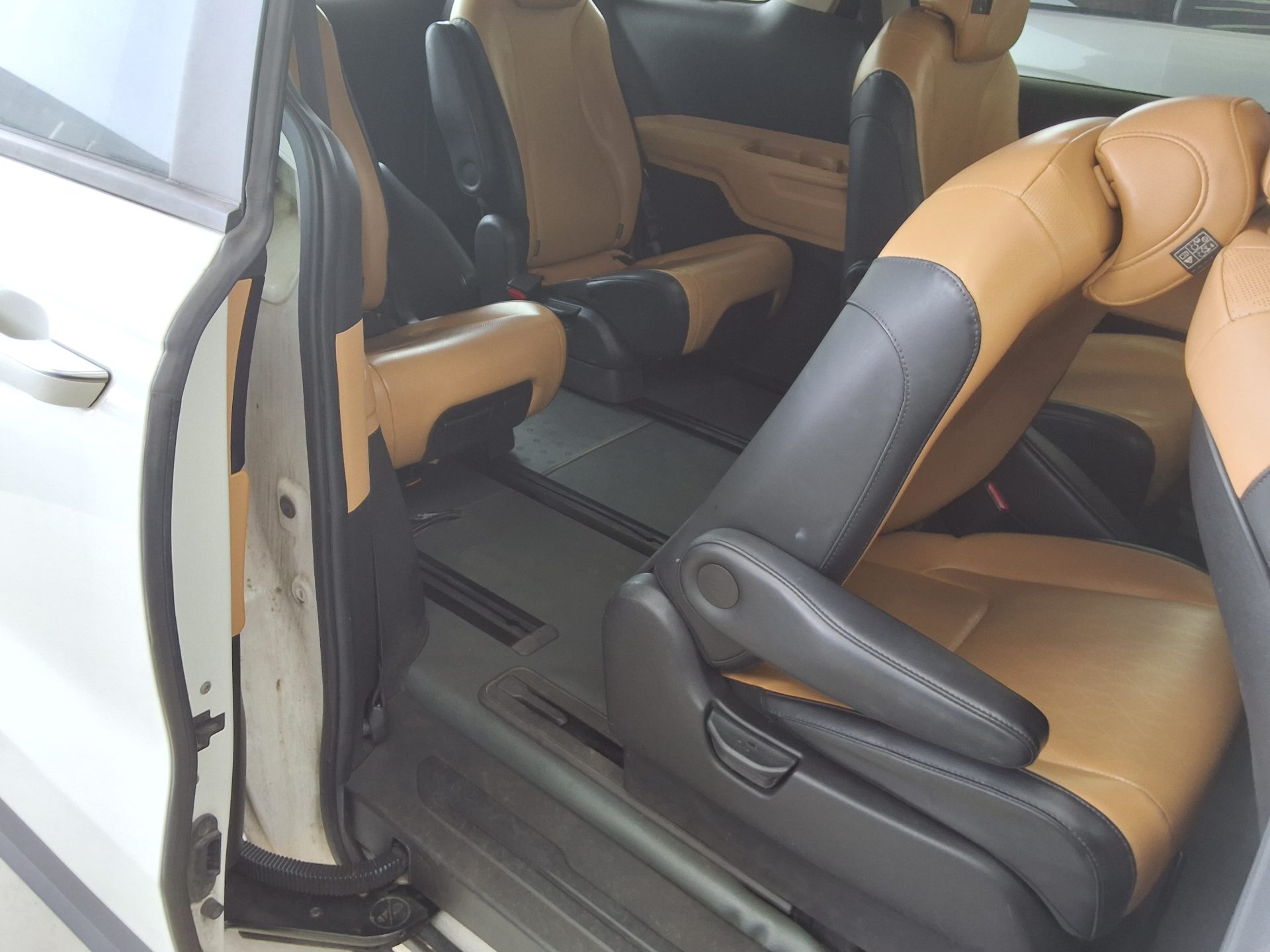 2021 - kia carnival