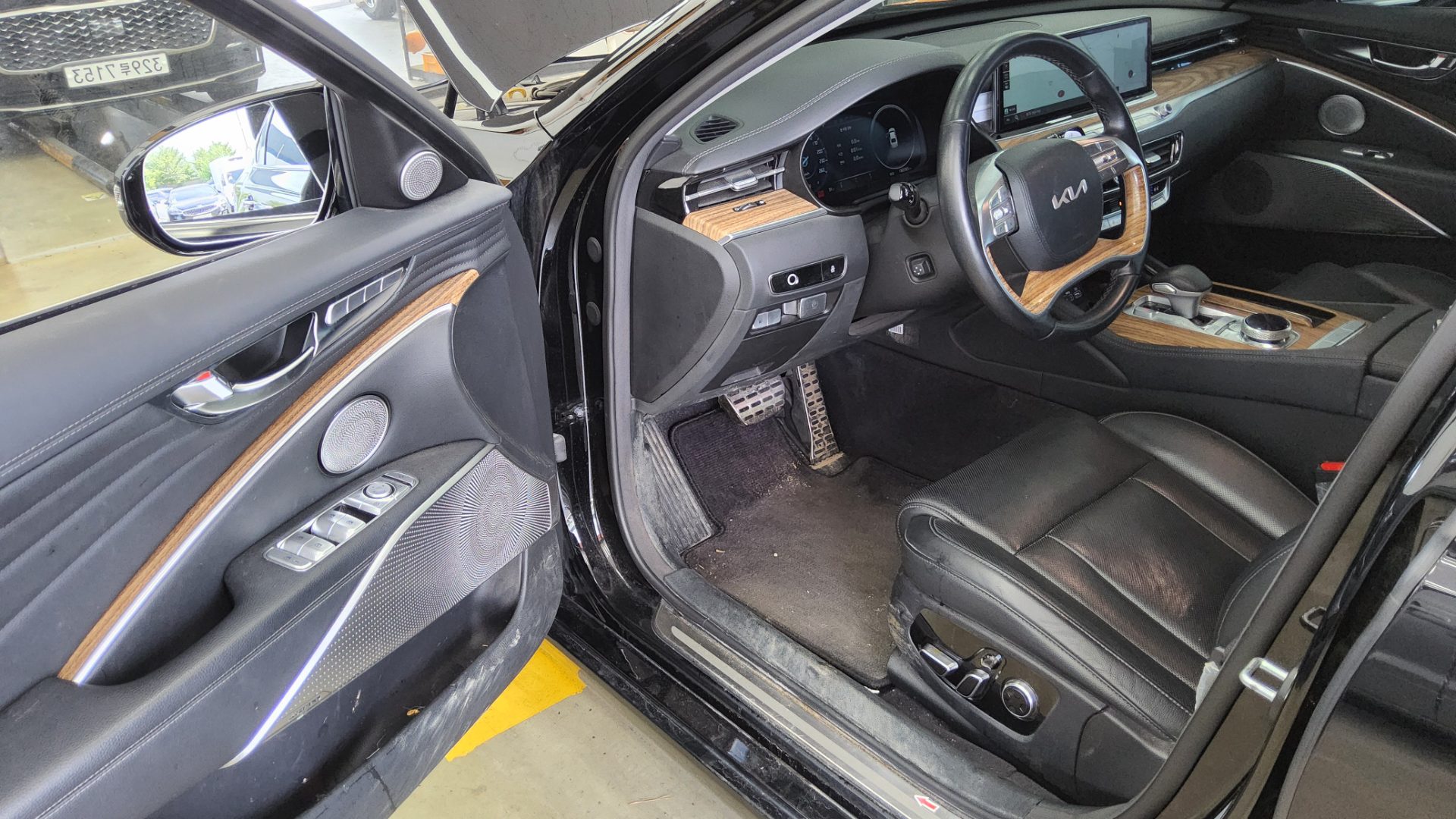2023 - kia k9
