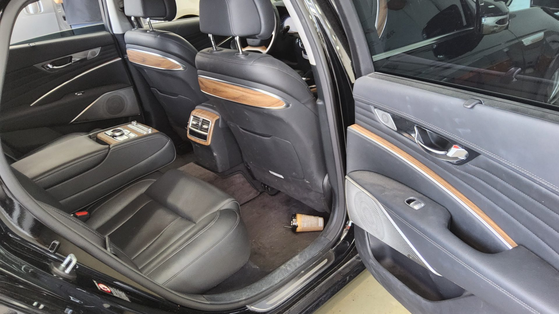 2023 - kia k9