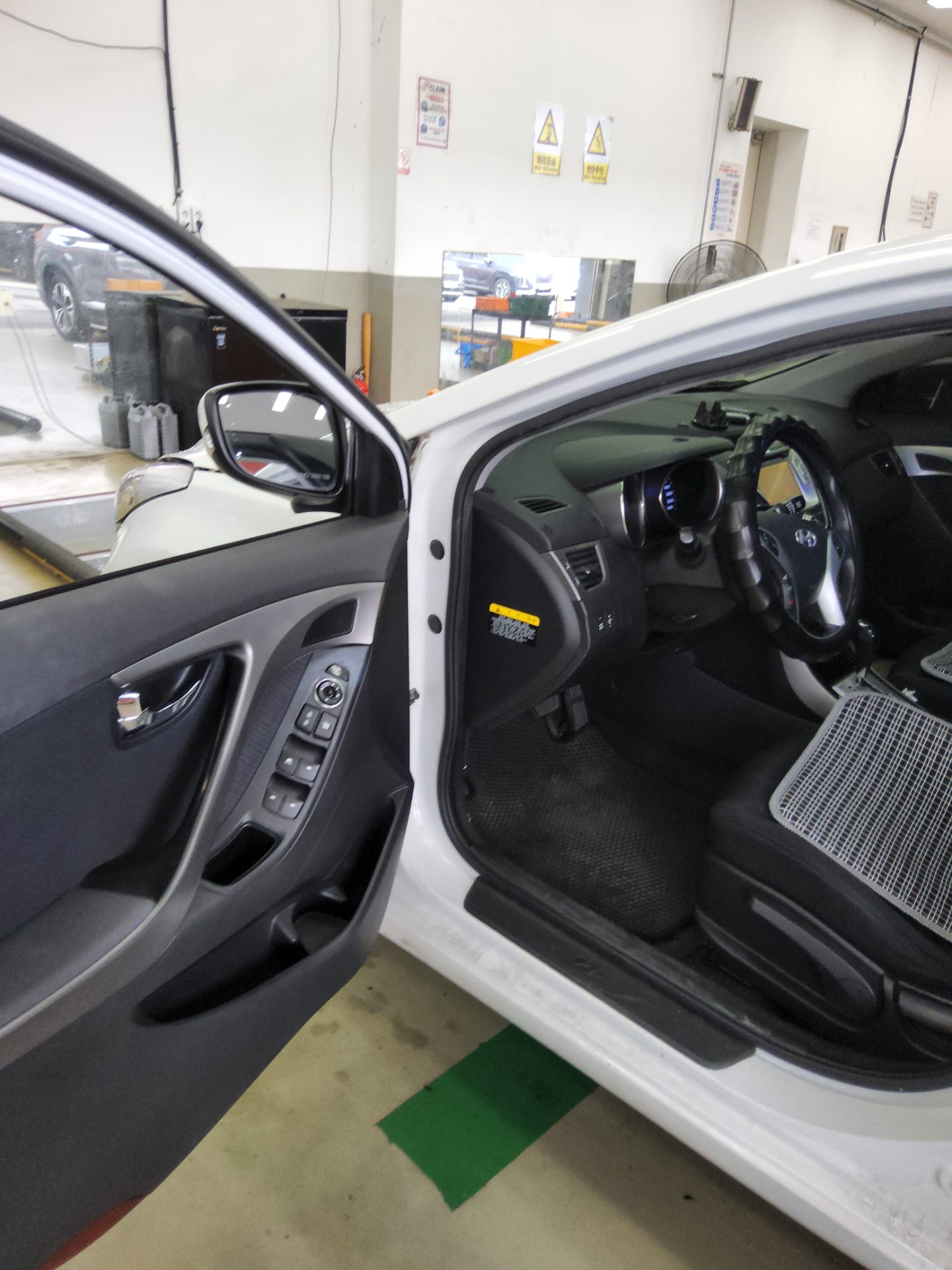 2012 - hyundai avante