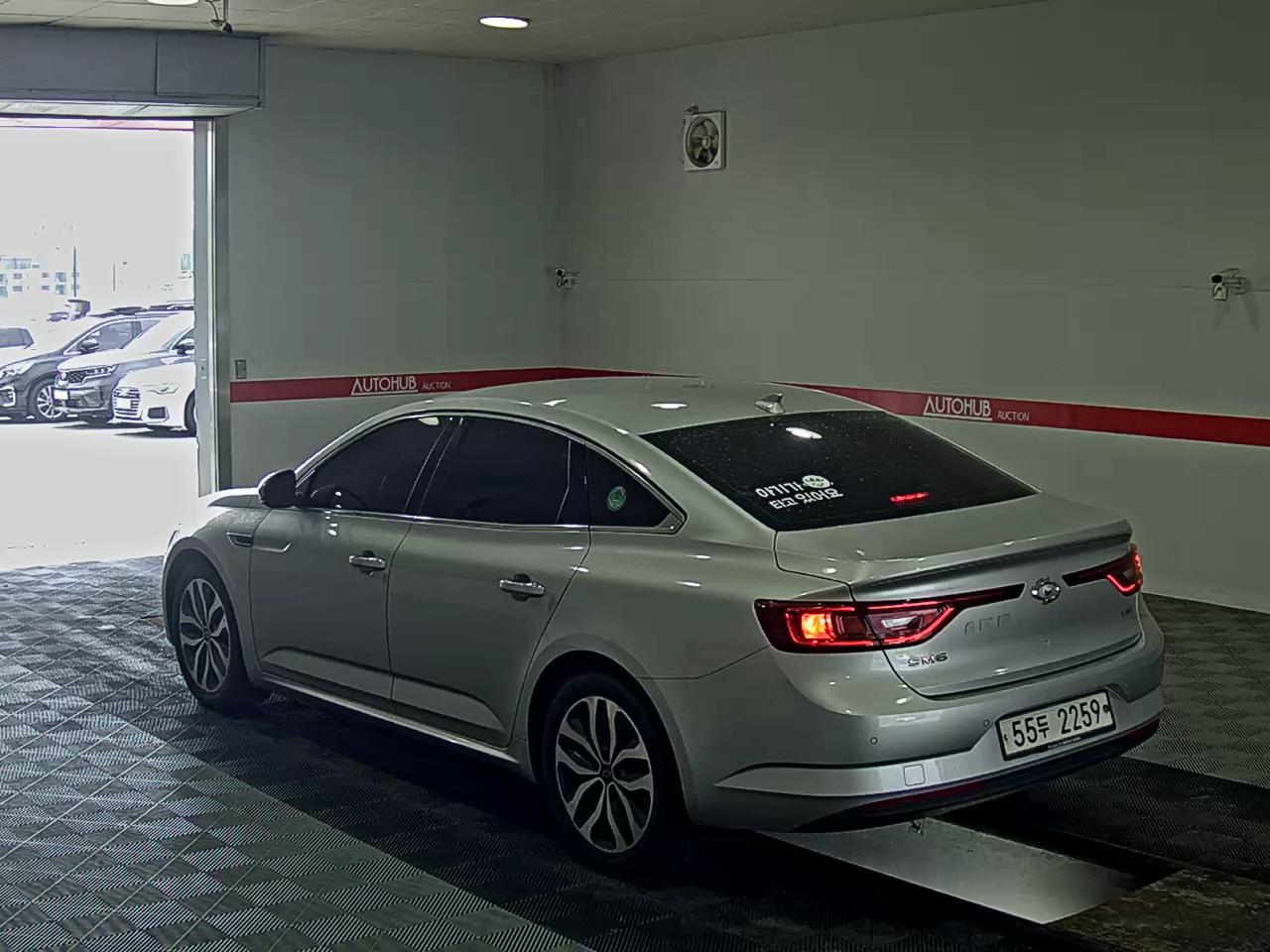 2016 - renault sm6