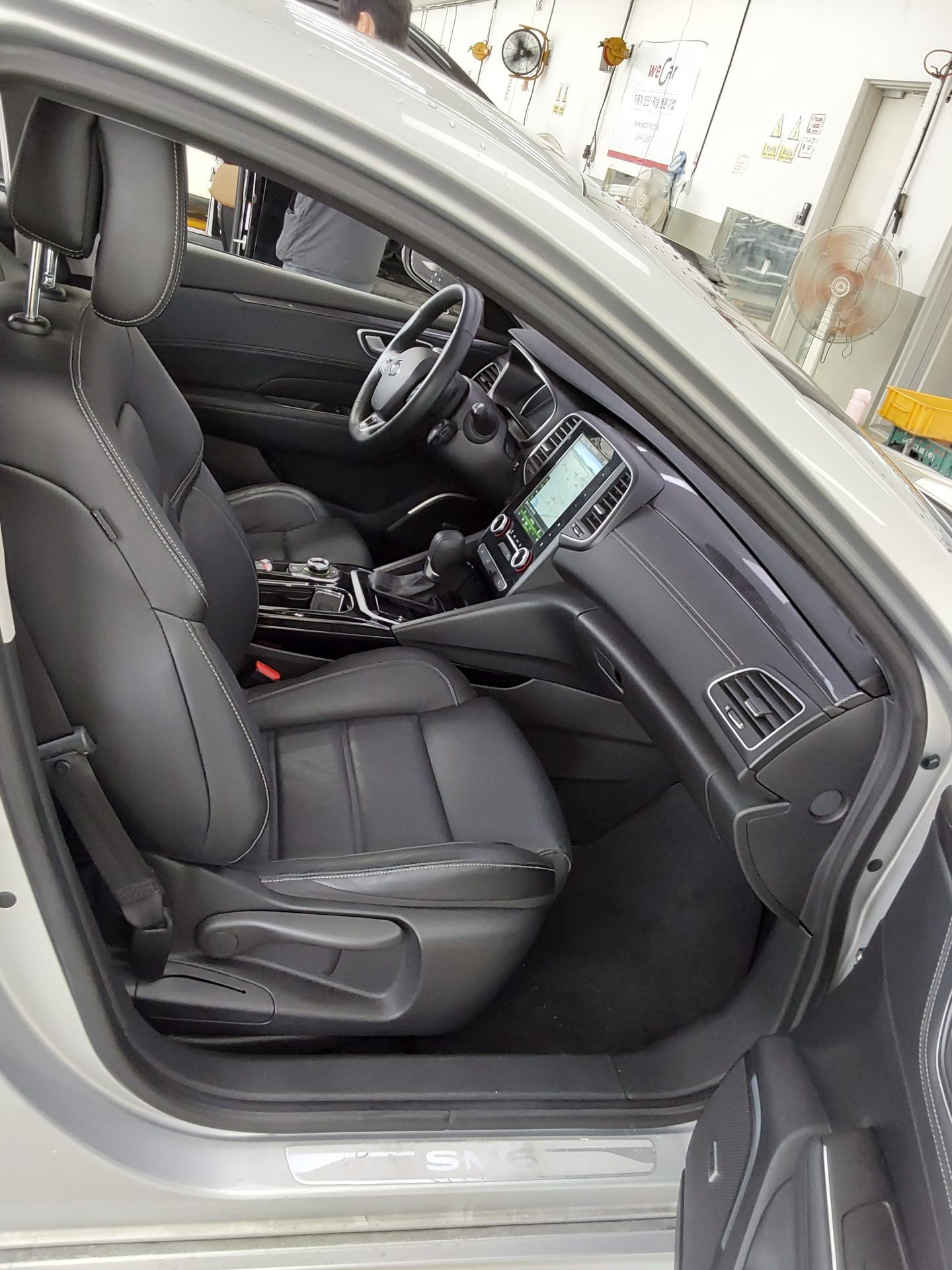 2016 - renault sm6