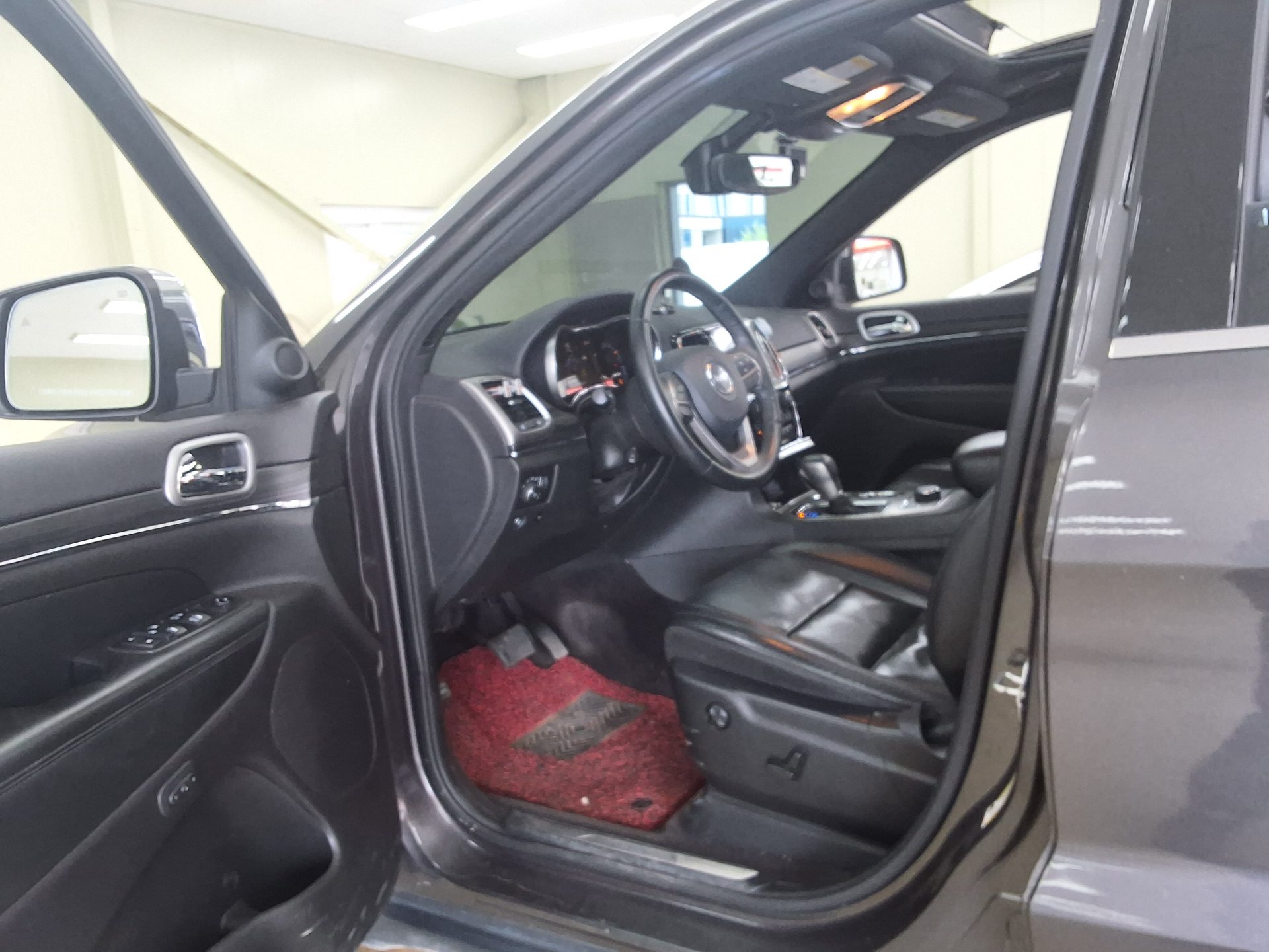 2019 - jeep grand cherokee