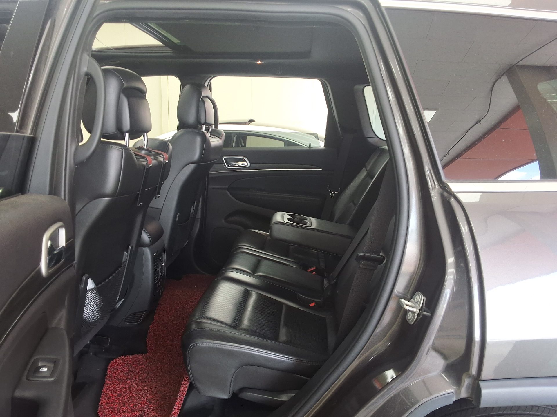 2019 - jeep grand cherokee
