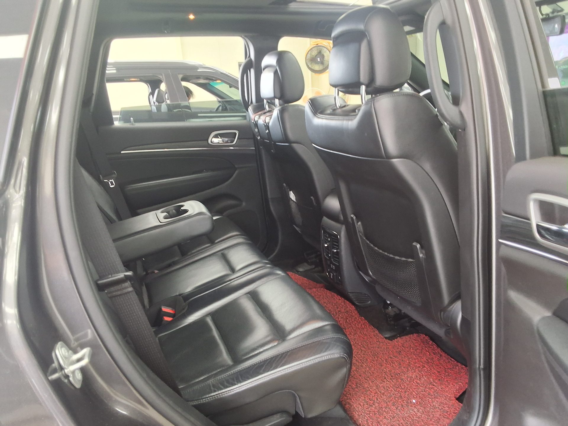 2019 - jeep grand cherokee