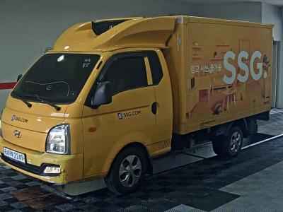 HYUNDAI PORTER II FREEZER BOX TRUCK SUPER CAB TWIN COMPRESSOR