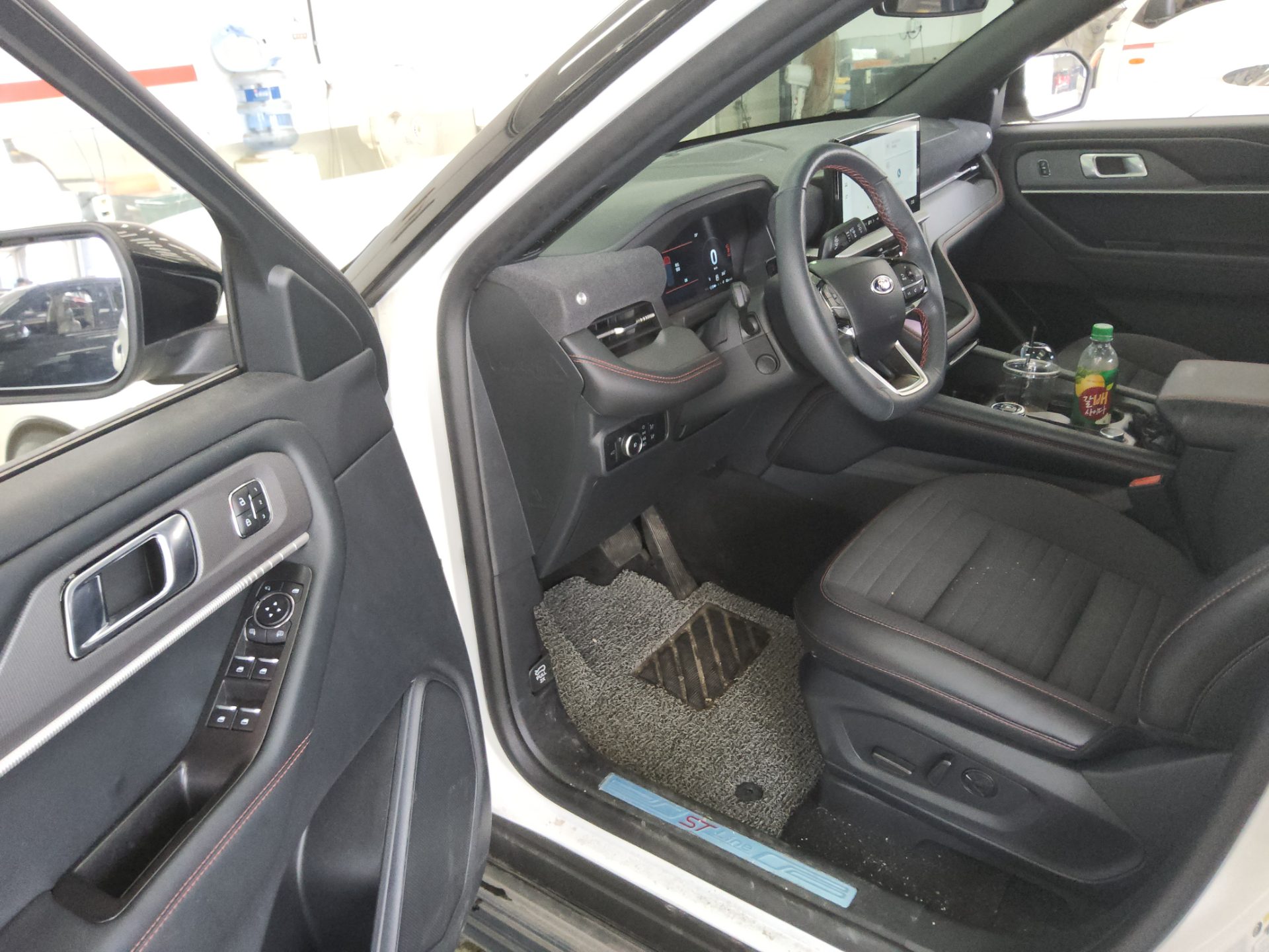 Ford Explorer 2025 — صورة 3