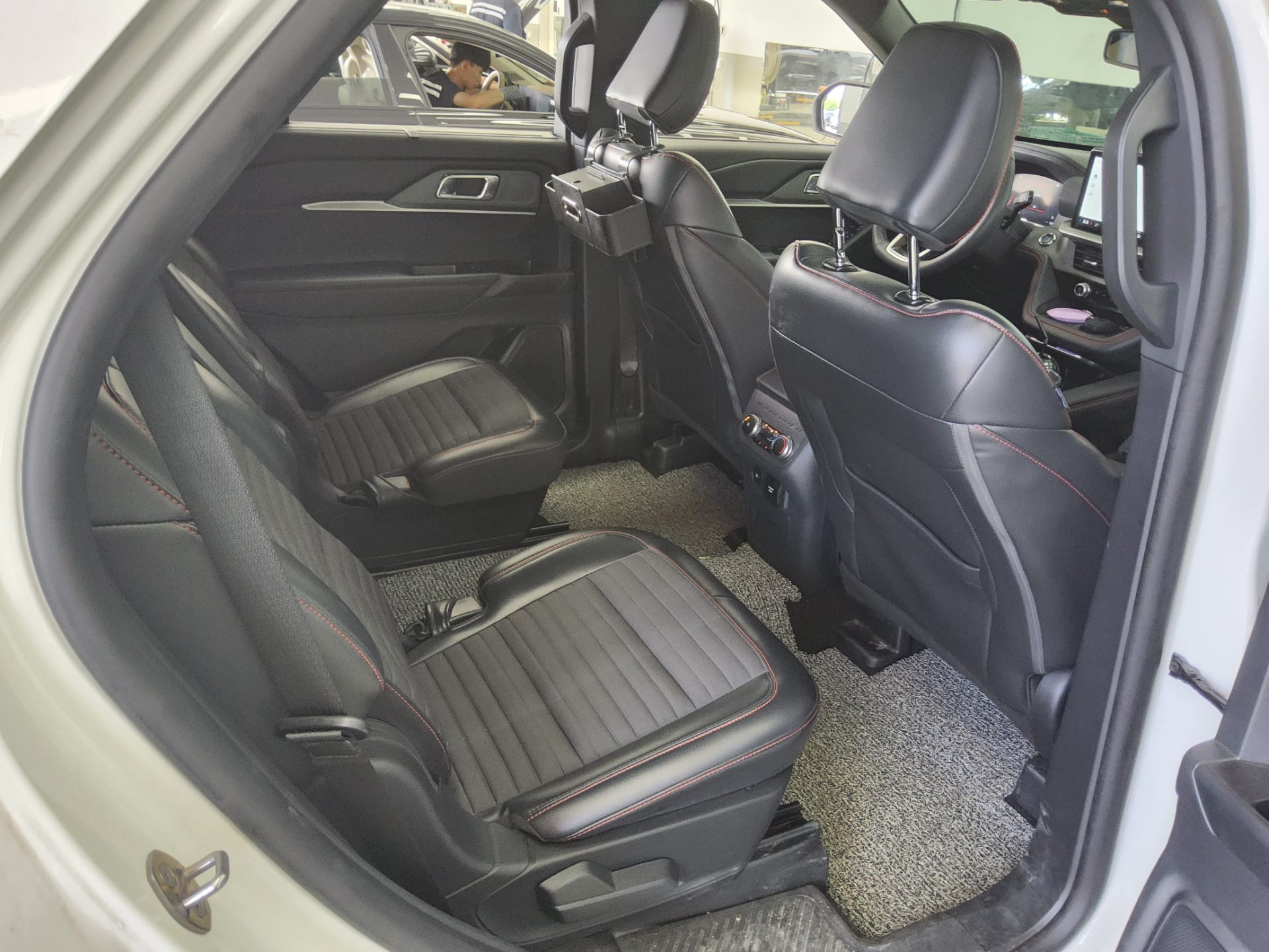 Ford Explorer 2025 — صورة 6
