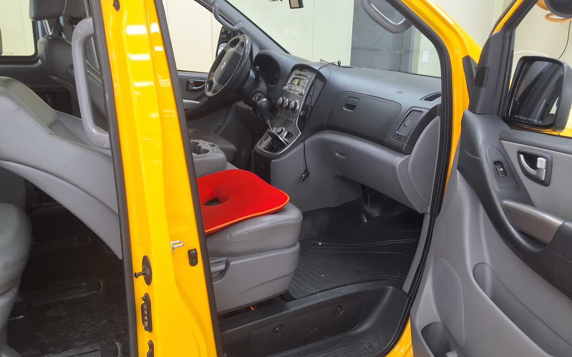 2015 - hyundai grand starex