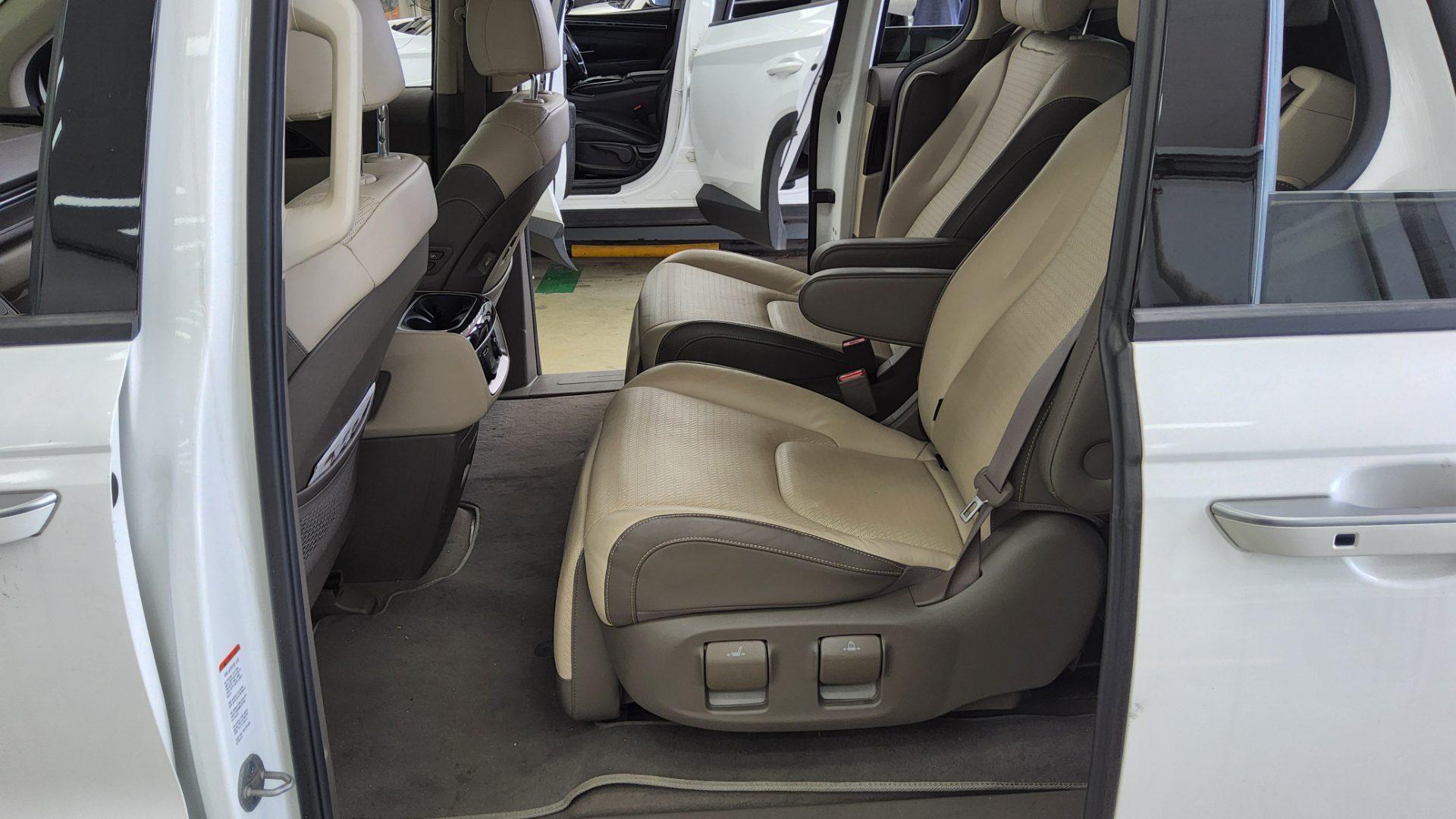 2022 - kia carnival
