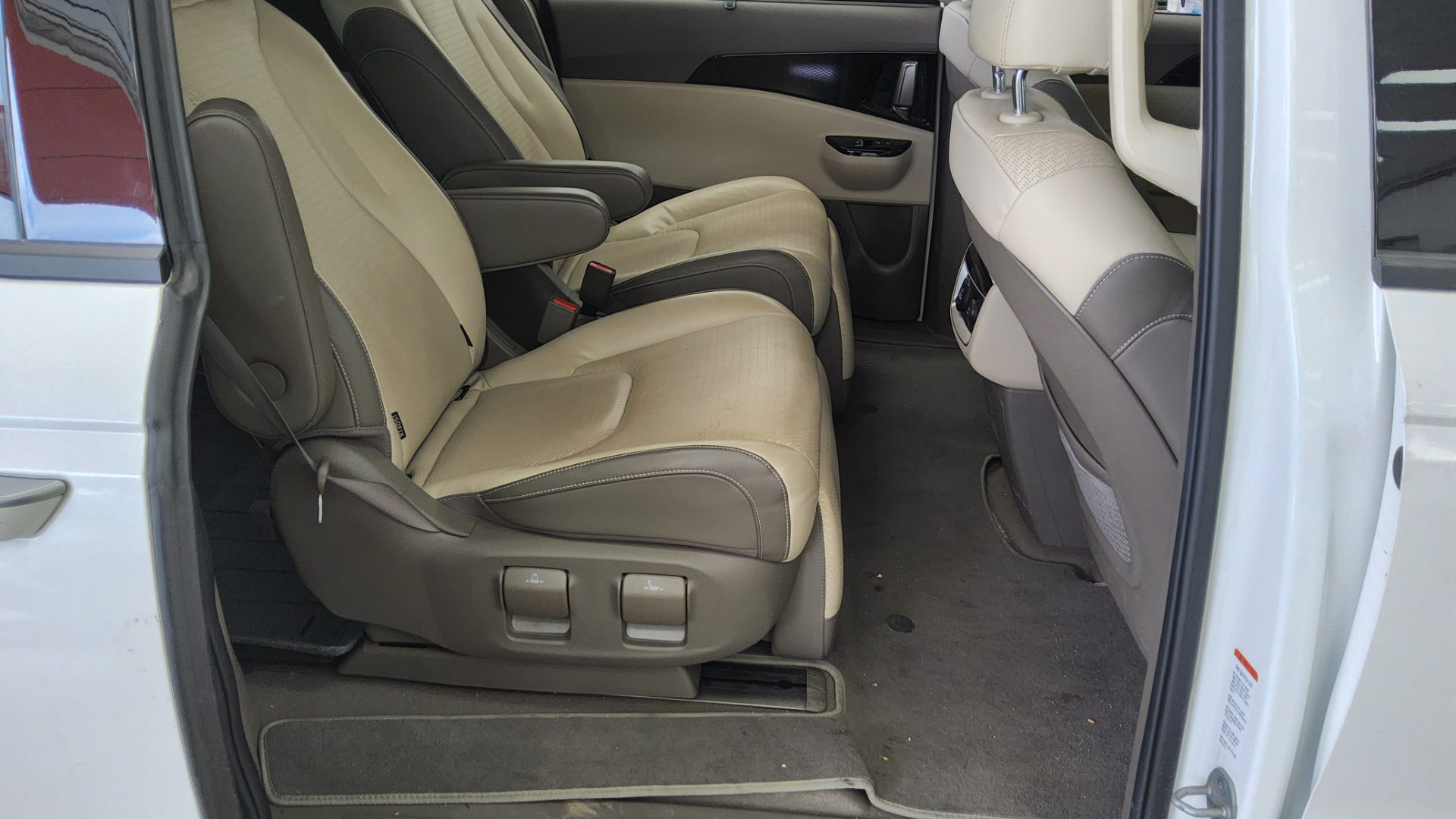 2022 - kia carnival