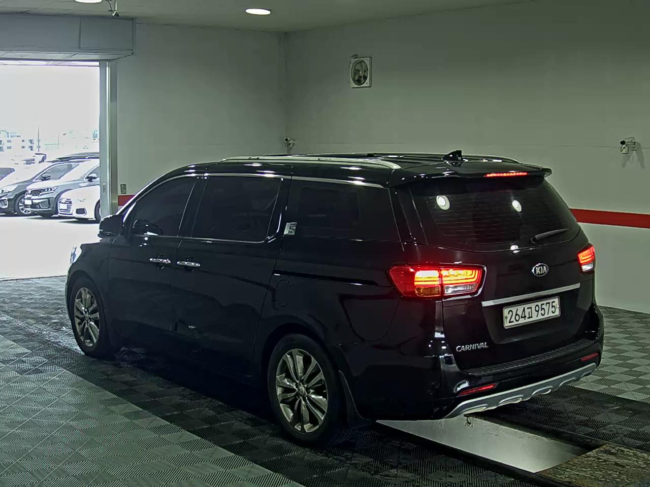 2017 - kia carnival