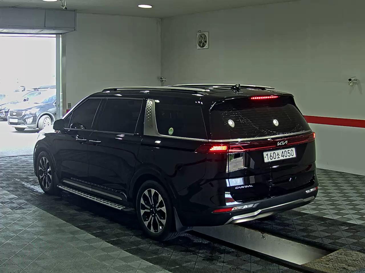 2023 - kia carnival
