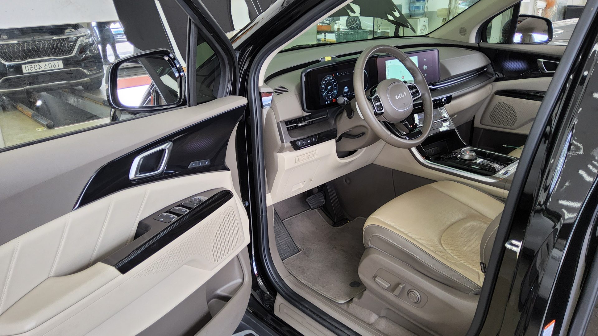 2023 - kia carnival