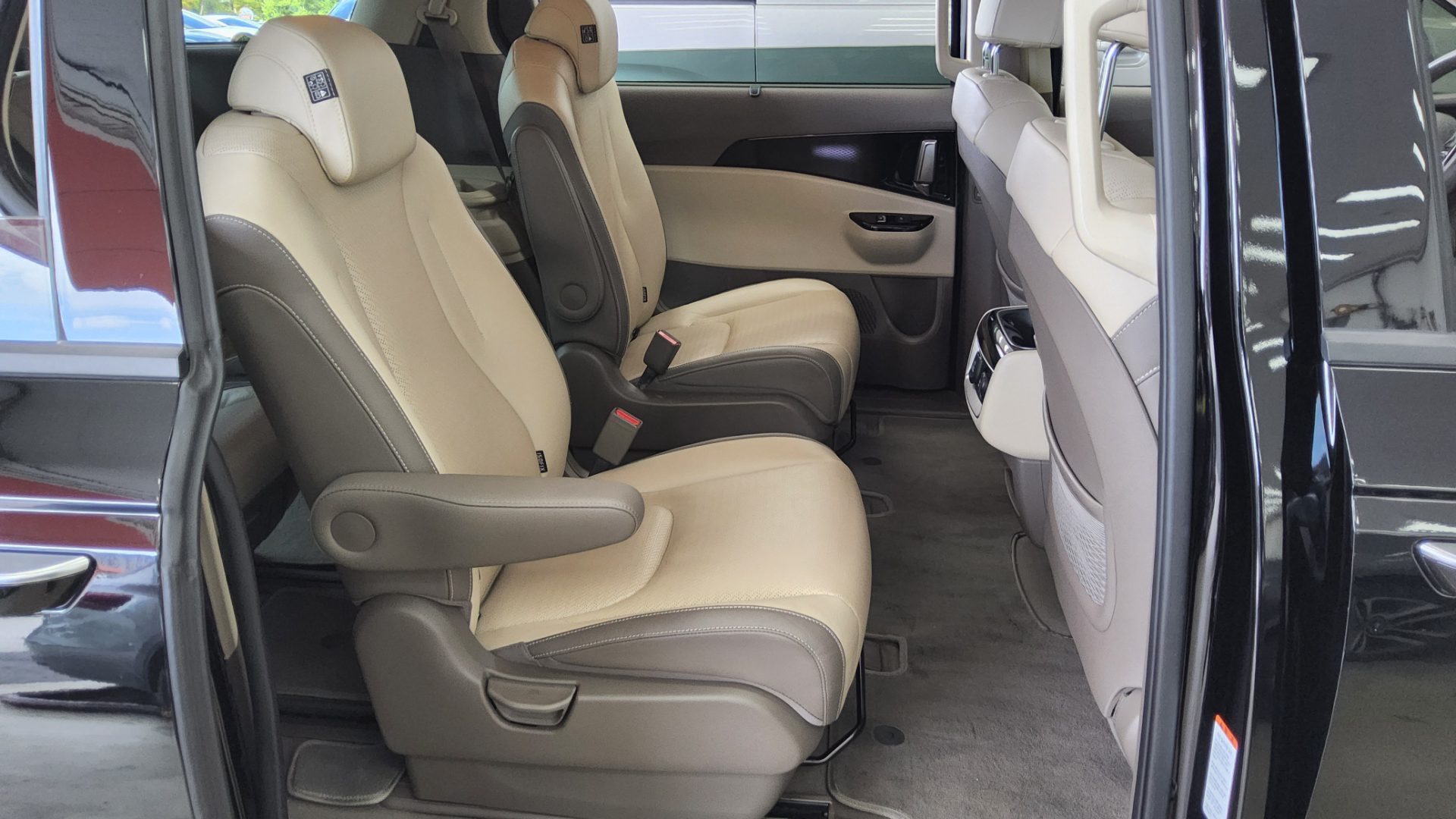 2023 - kia carnival