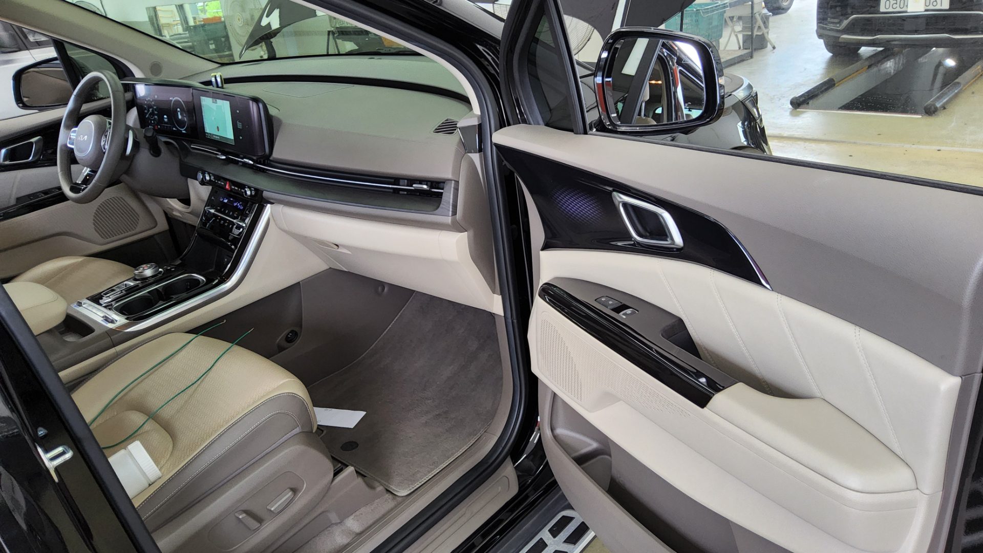 2023 - kia carnival