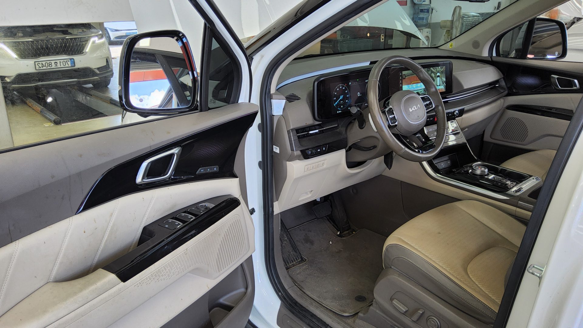 2023 - kia carnival